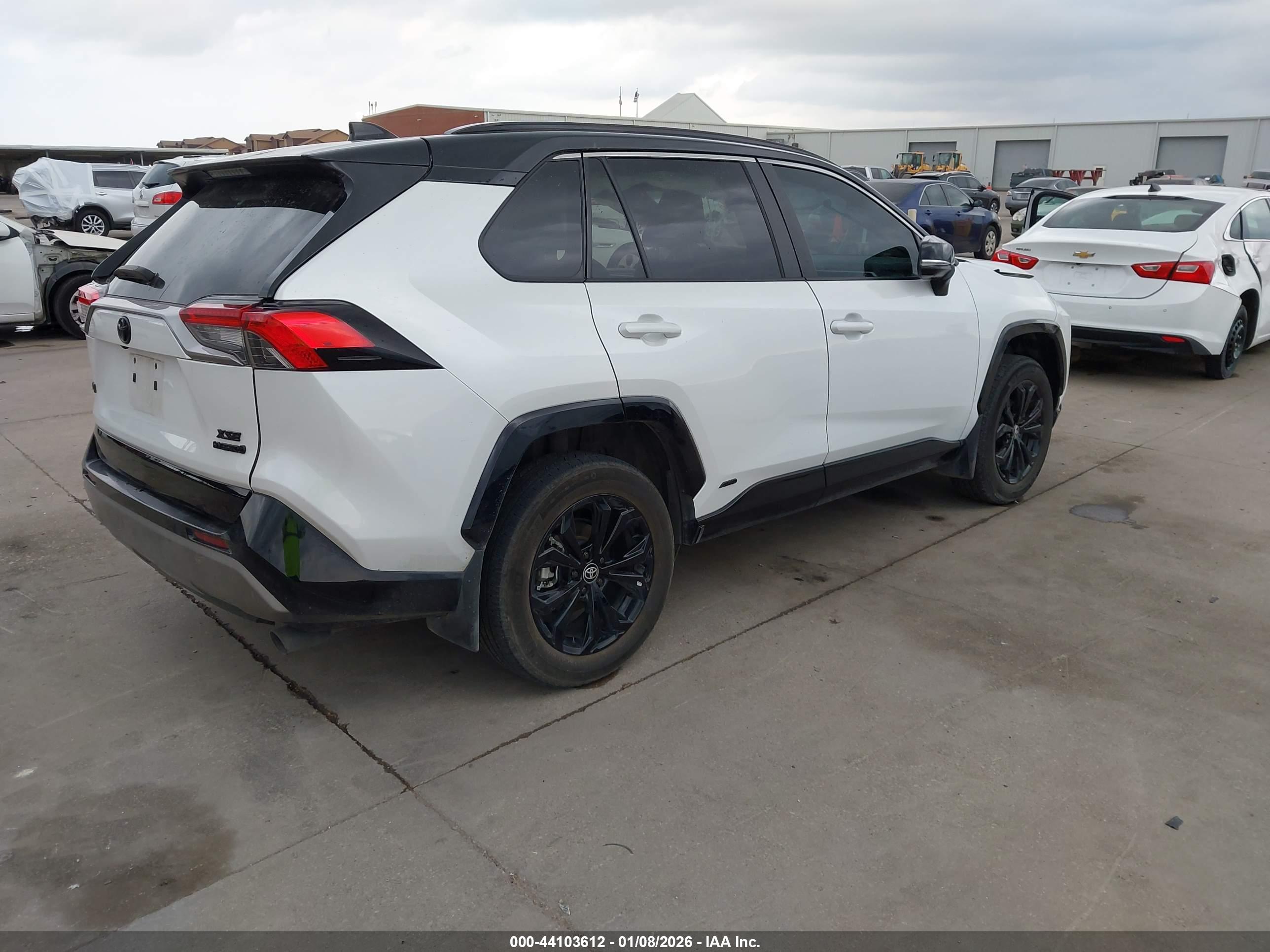 TOYOTA RAV4 image 4