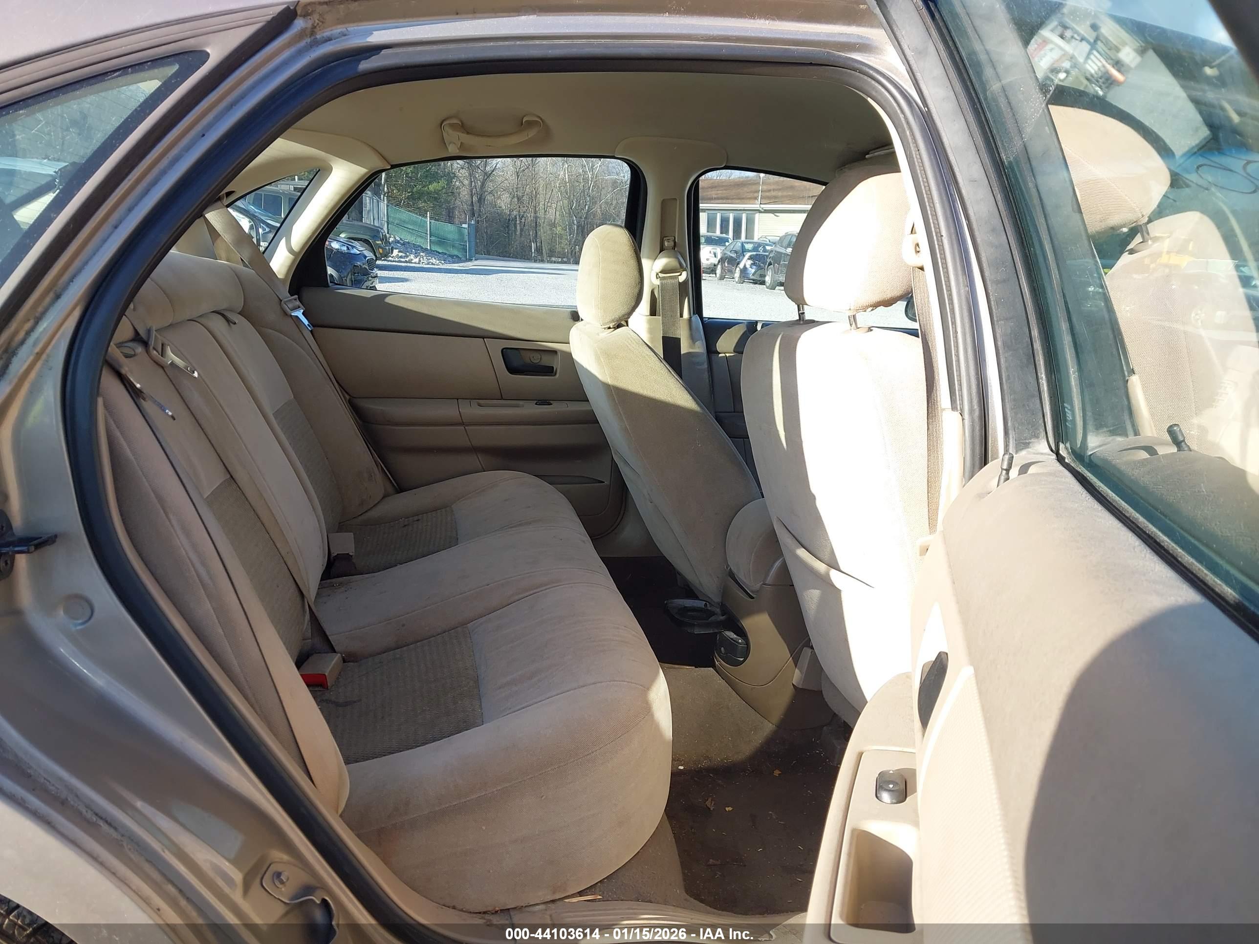 FORD TAURUS image 8