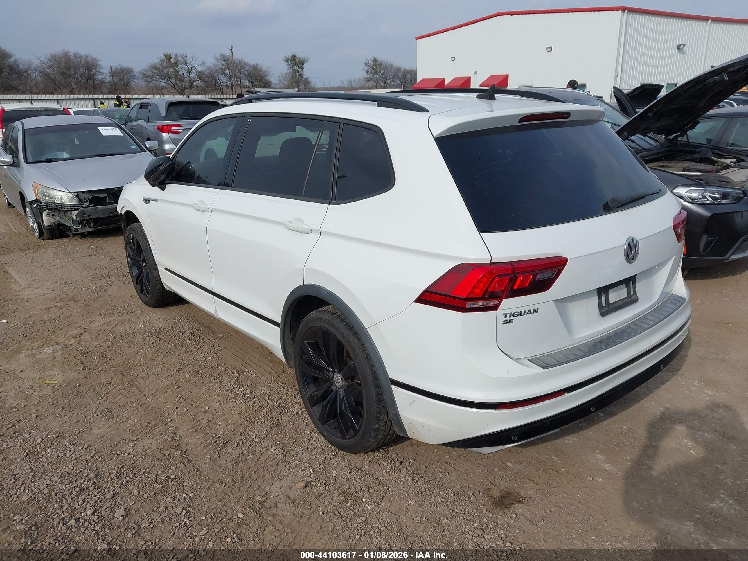 VOLKSWAGEN TIGUAN image 3