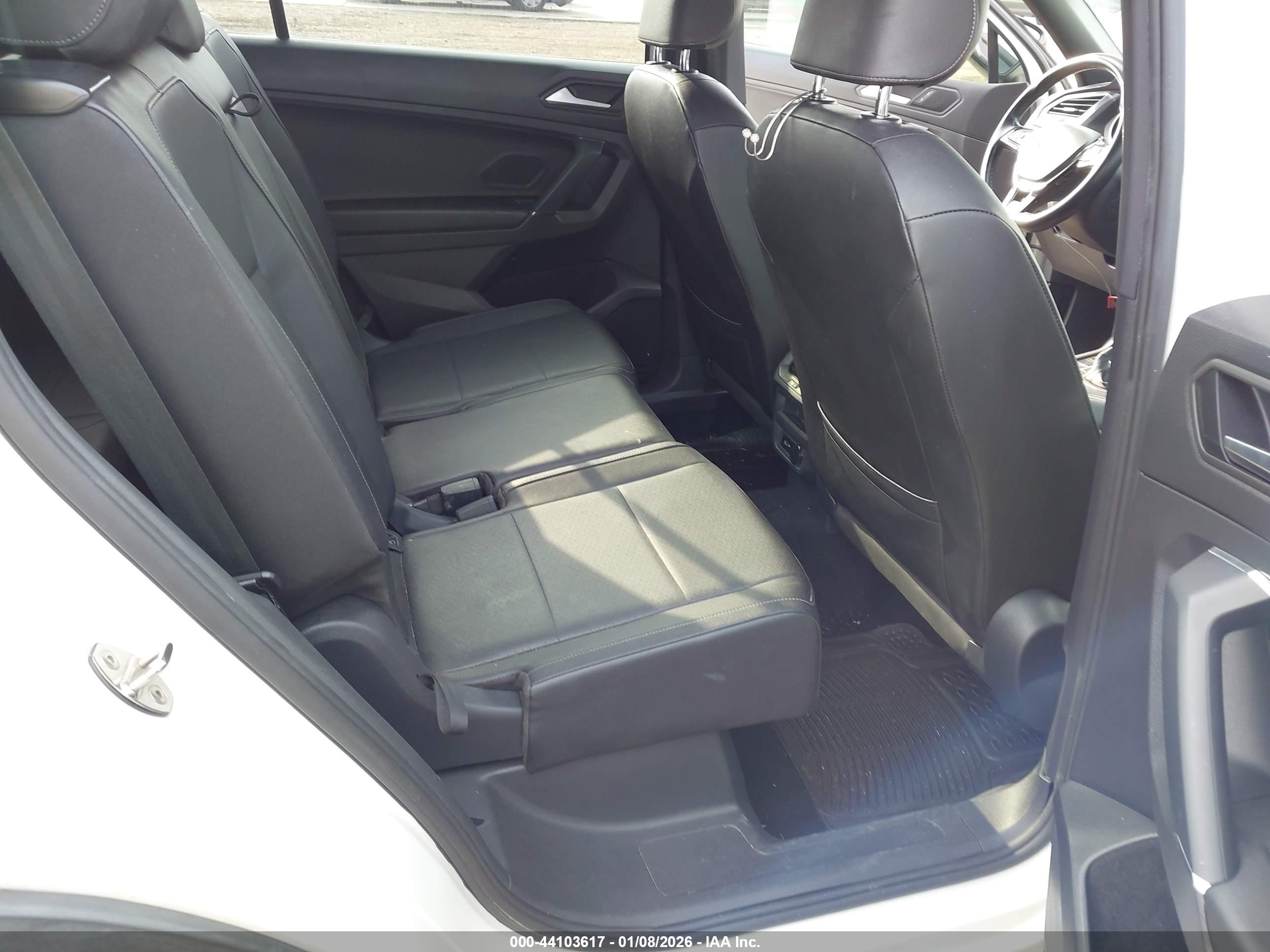 VOLKSWAGEN TIGUAN image 8