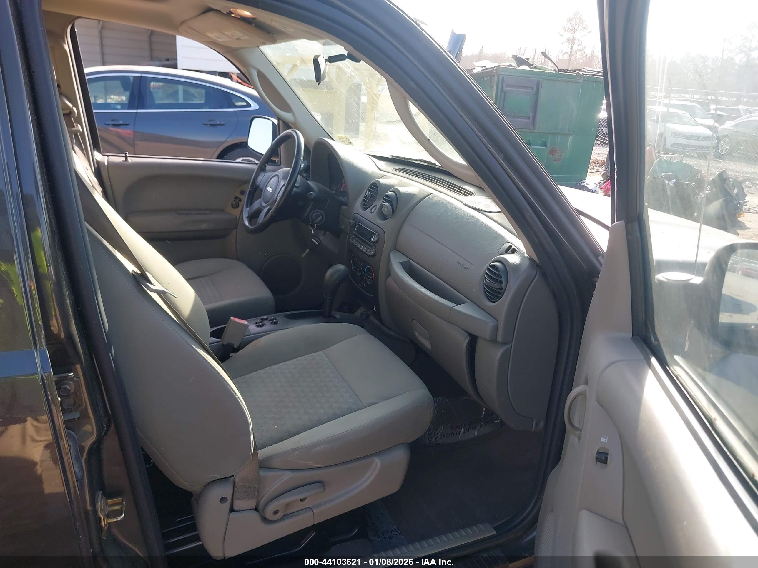 JEEP LIBERTY image 5