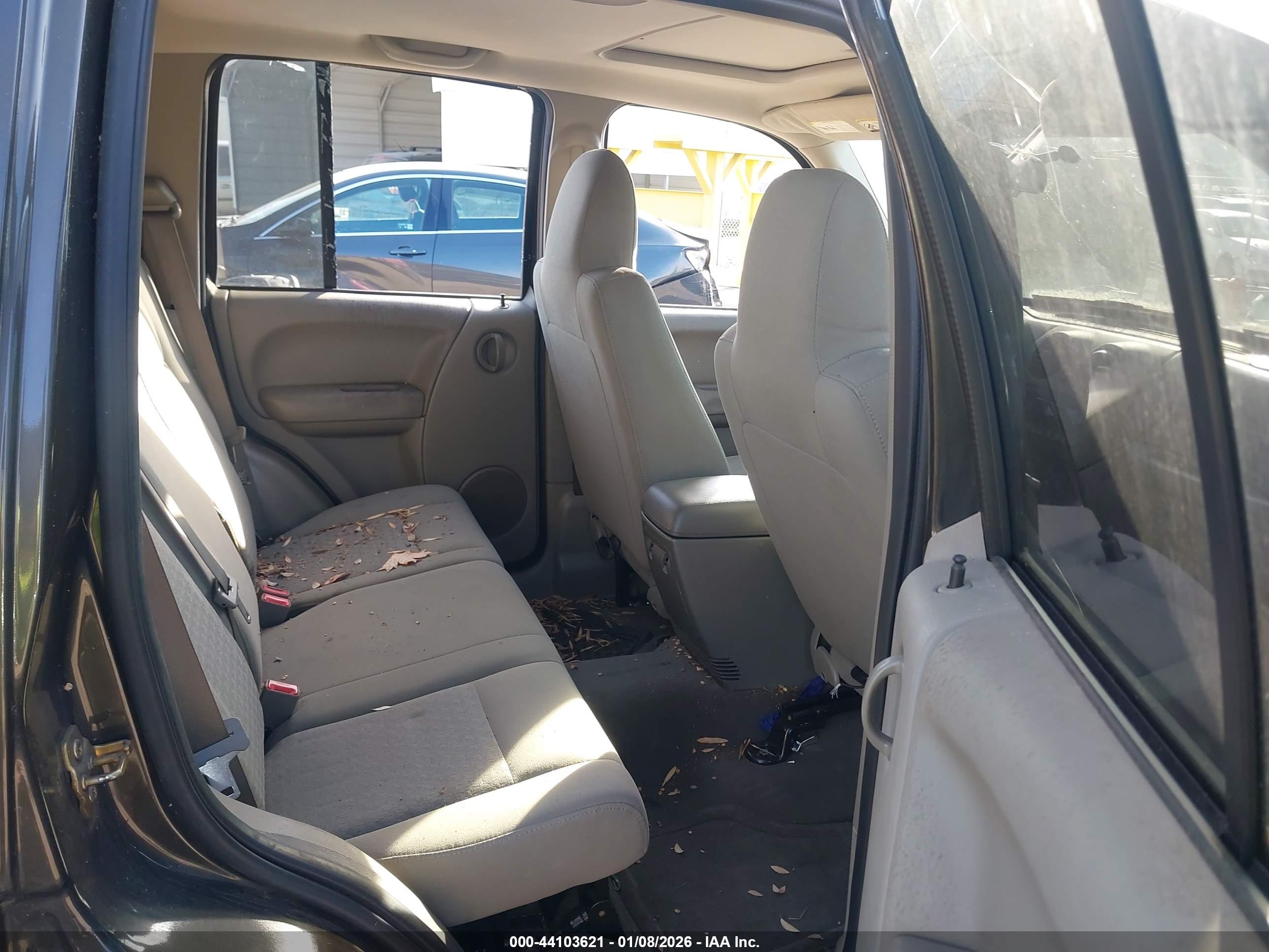 JEEP LIBERTY image 8