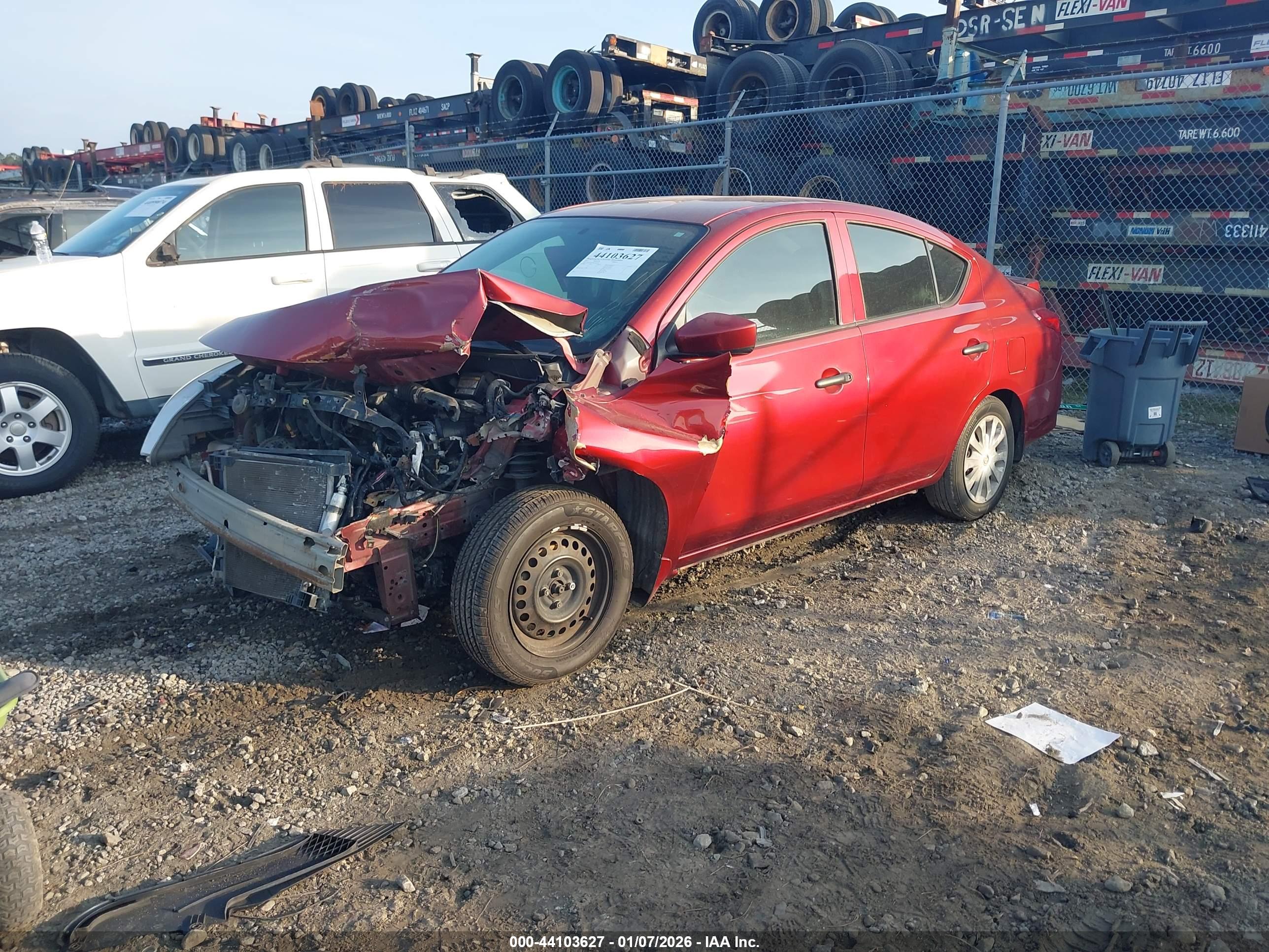 NISSAN VERSA image 2