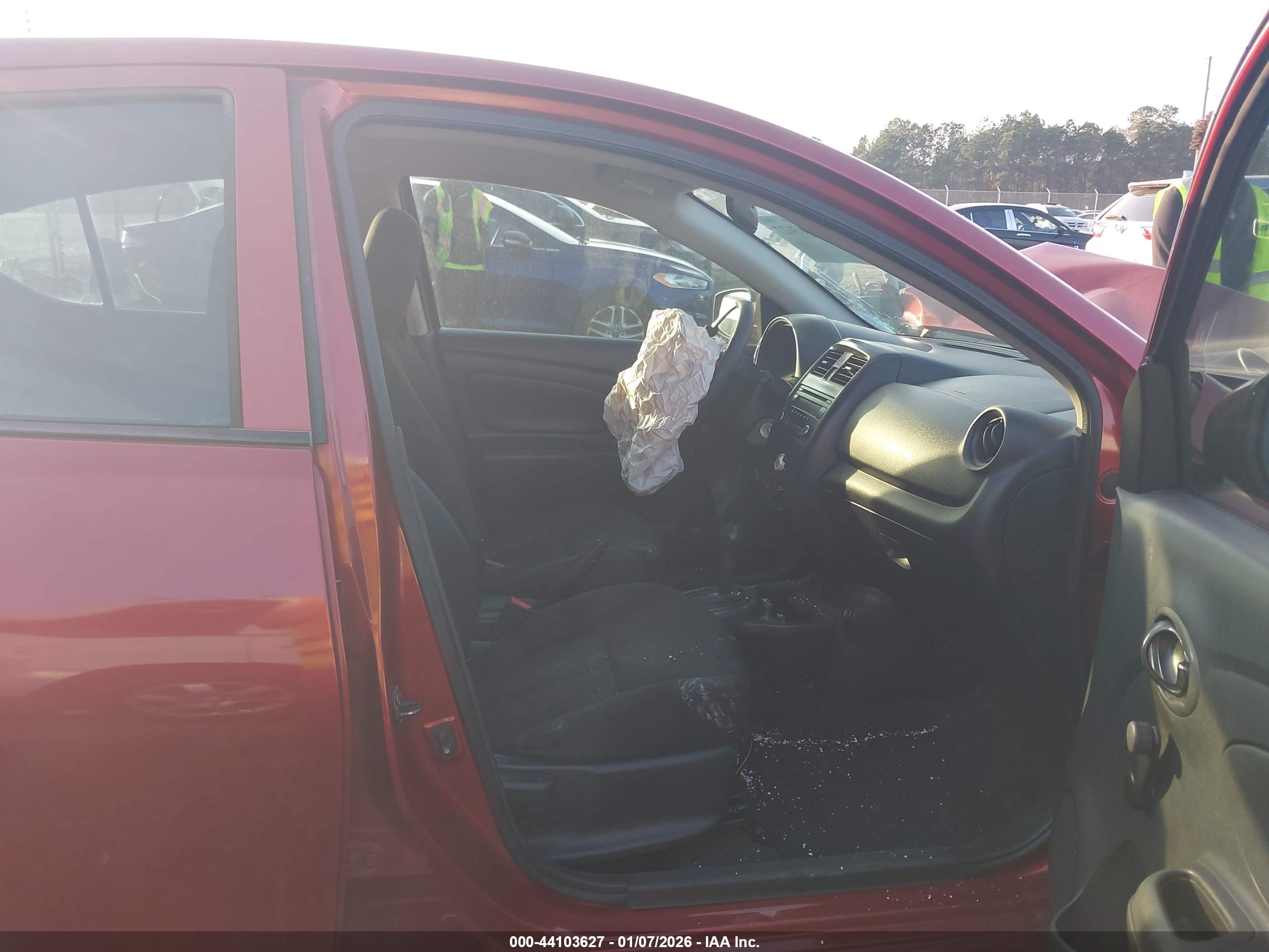NISSAN VERSA image 5
