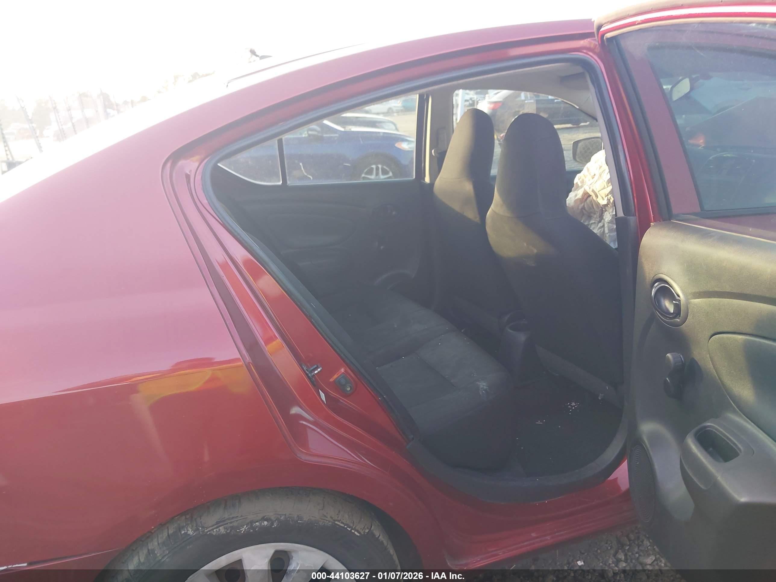 NISSAN VERSA image 8