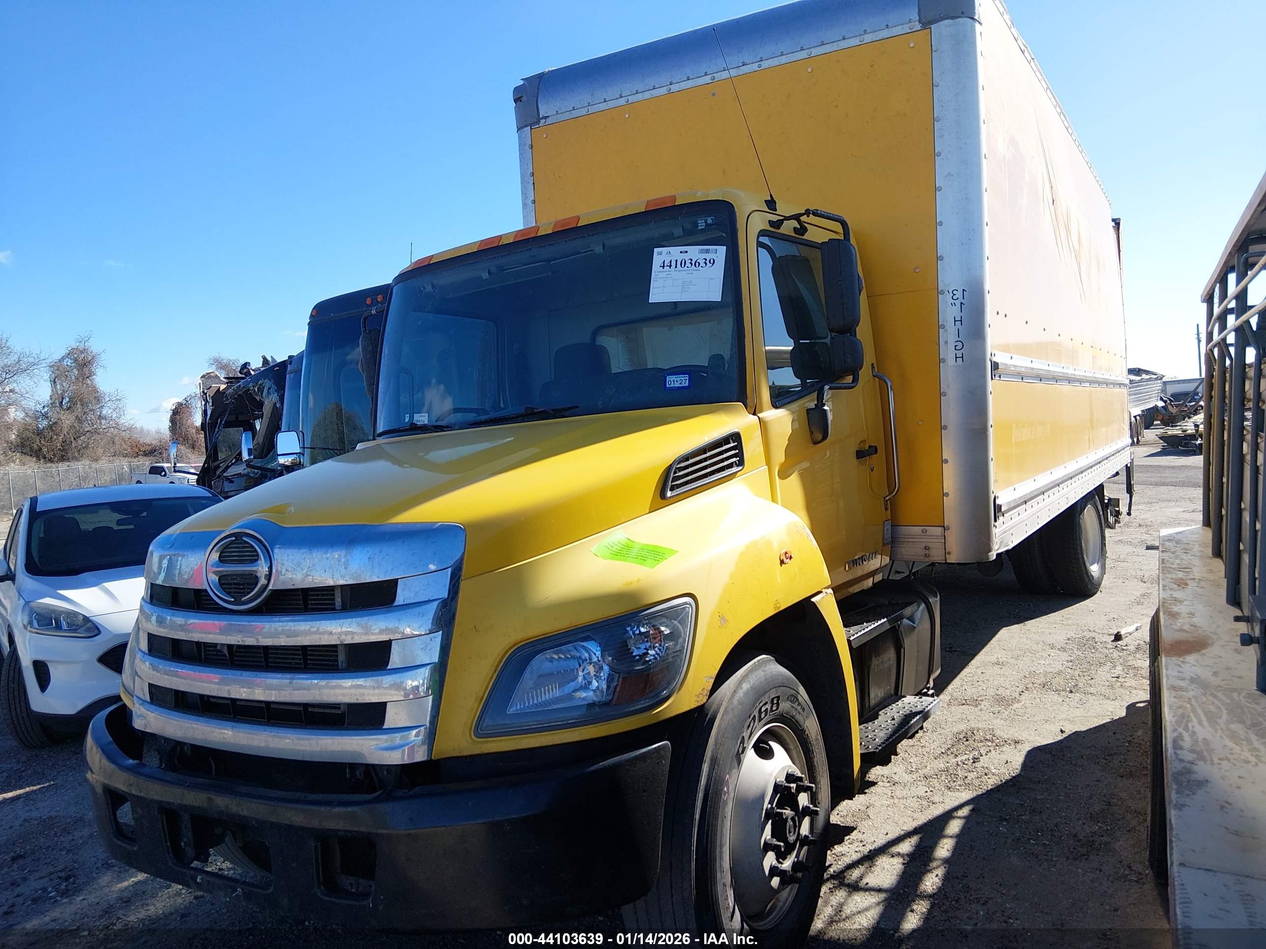 HINO 258/268 image 2