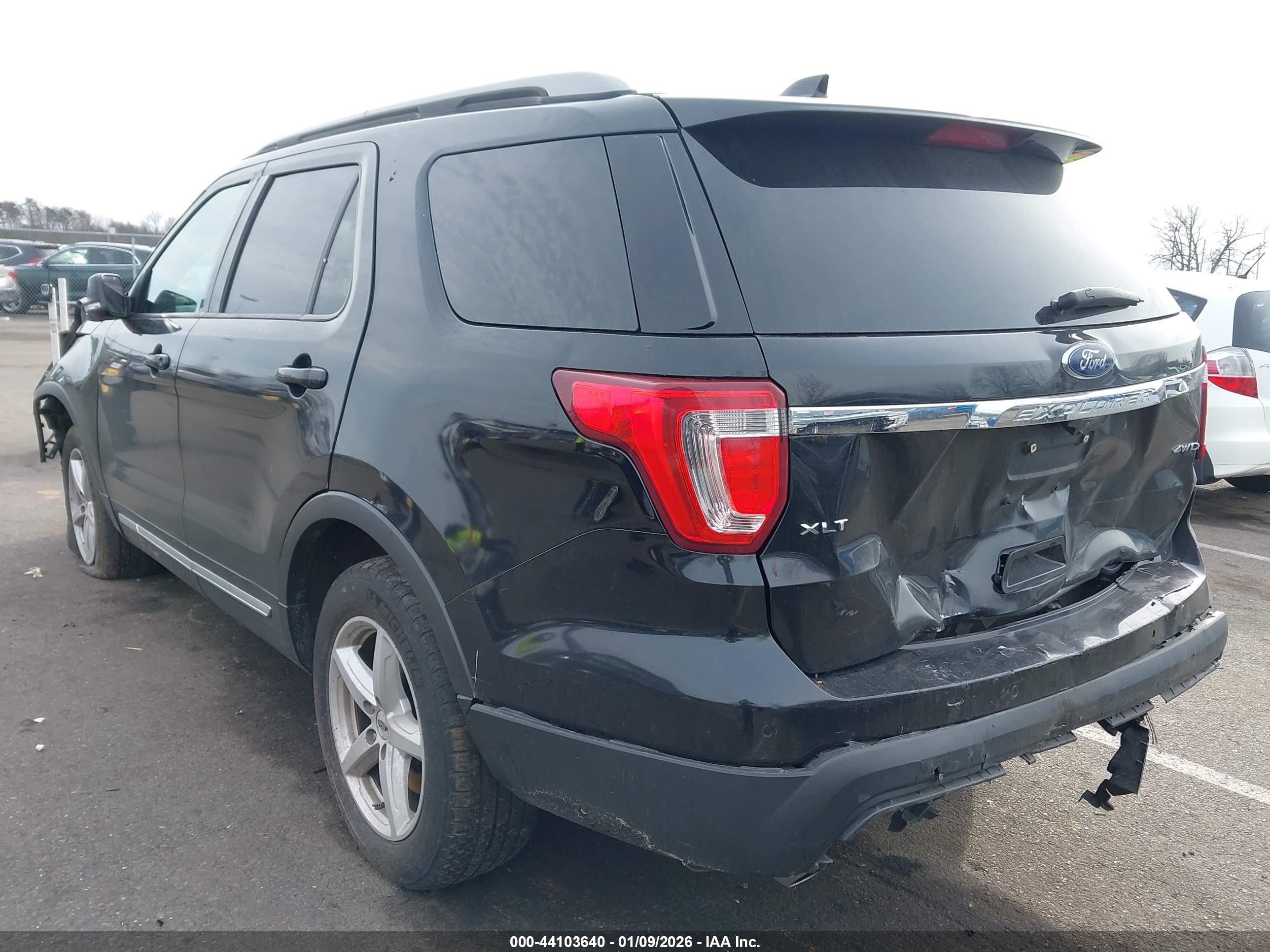 FORD EXPLORER image 3
