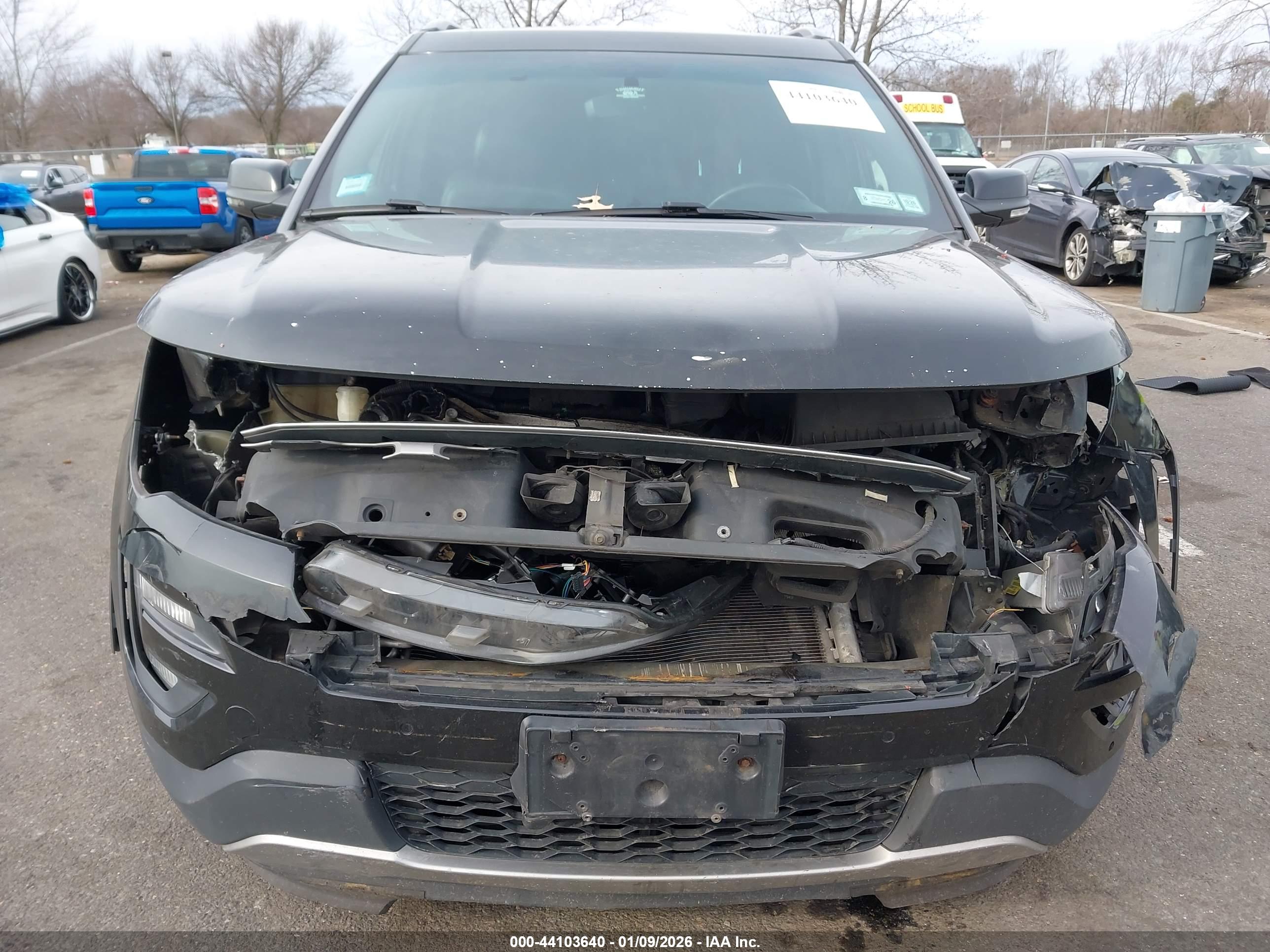 FORD EXPLORER image 6