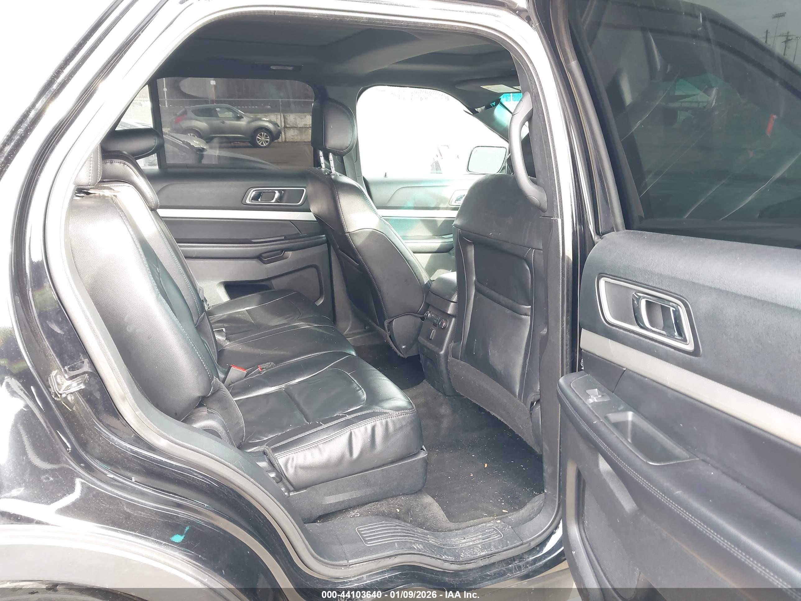 FORD EXPLORER image 8