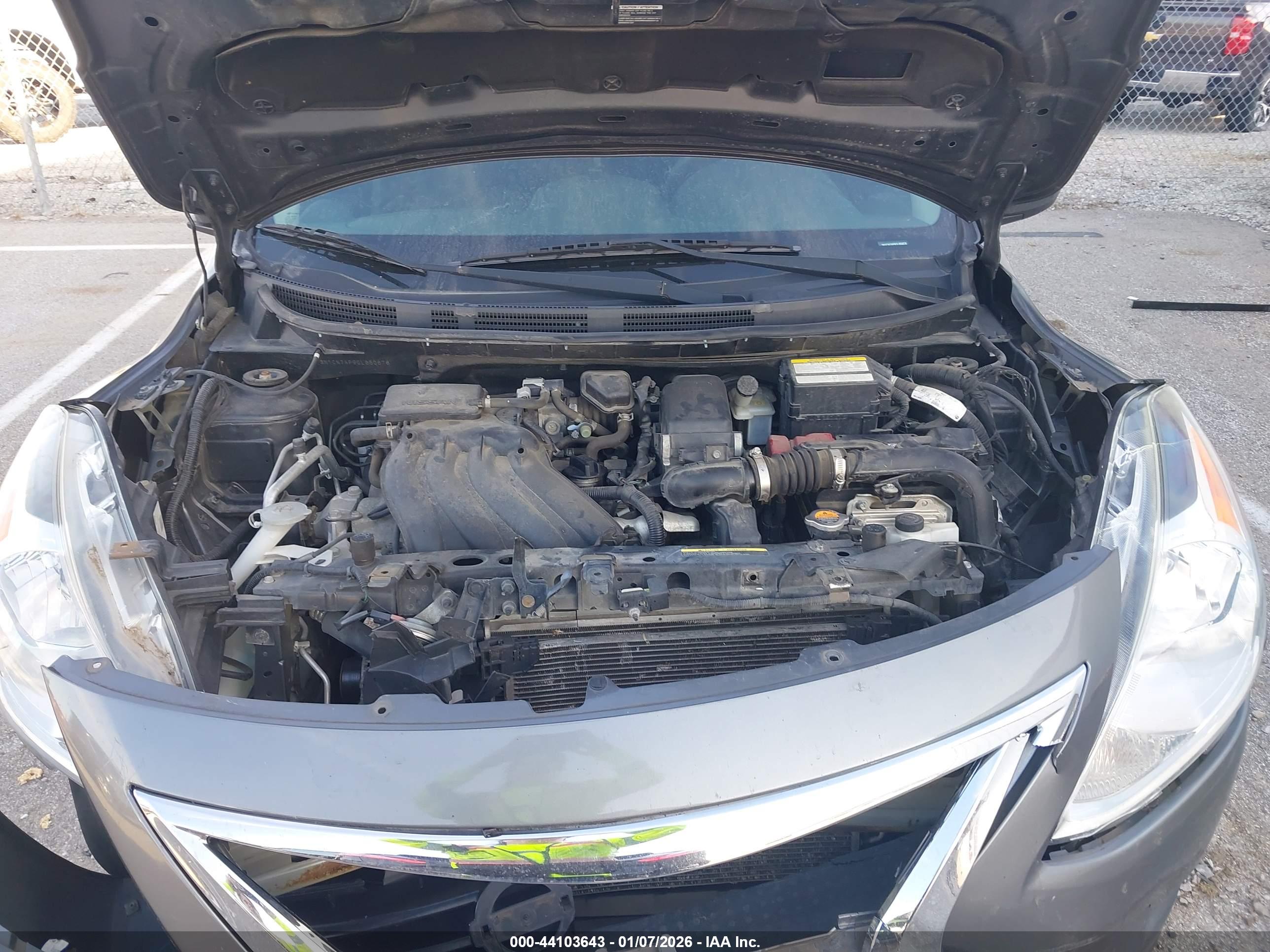 NISSAN VERSA image 10