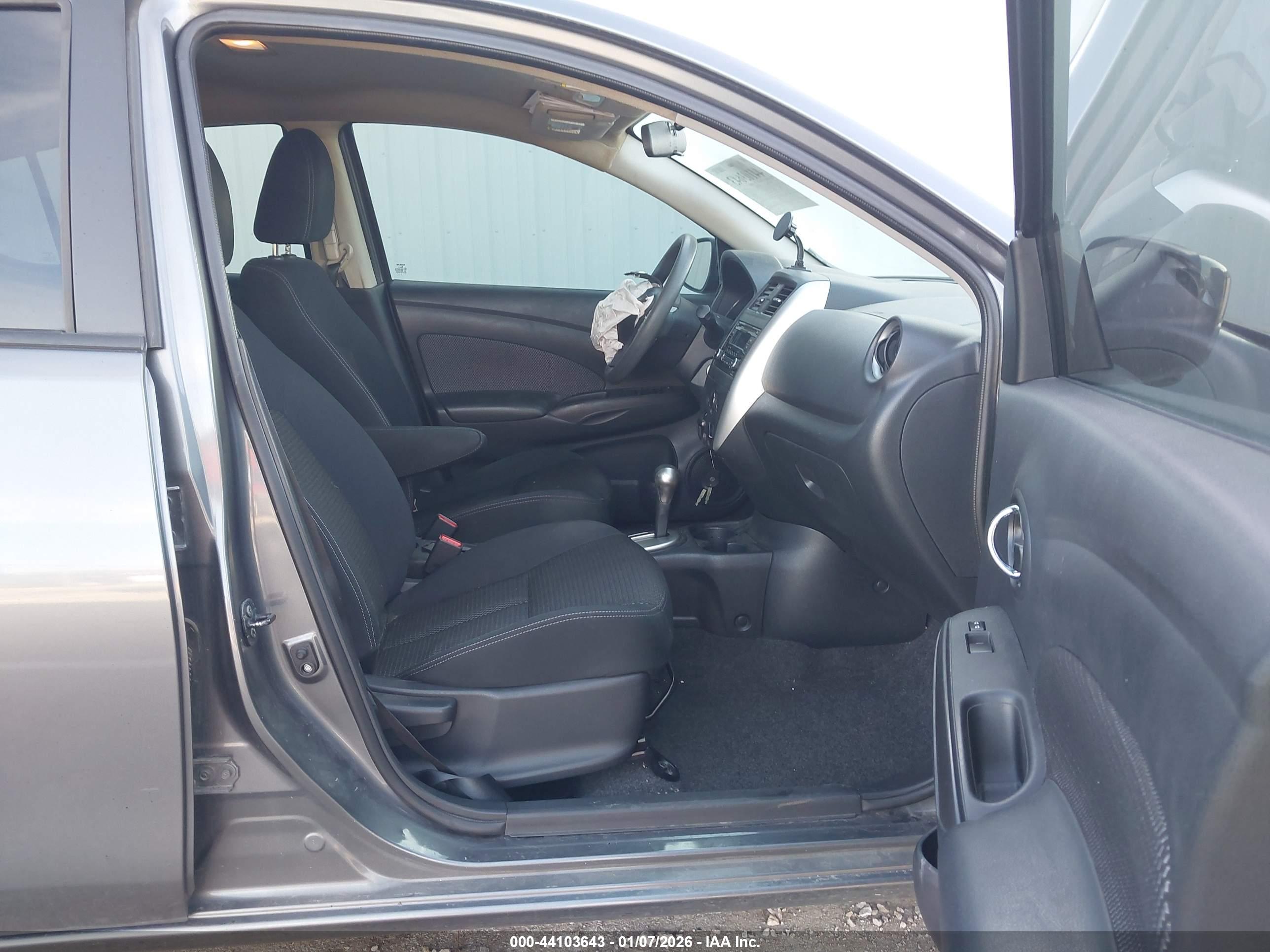 NISSAN VERSA image 5