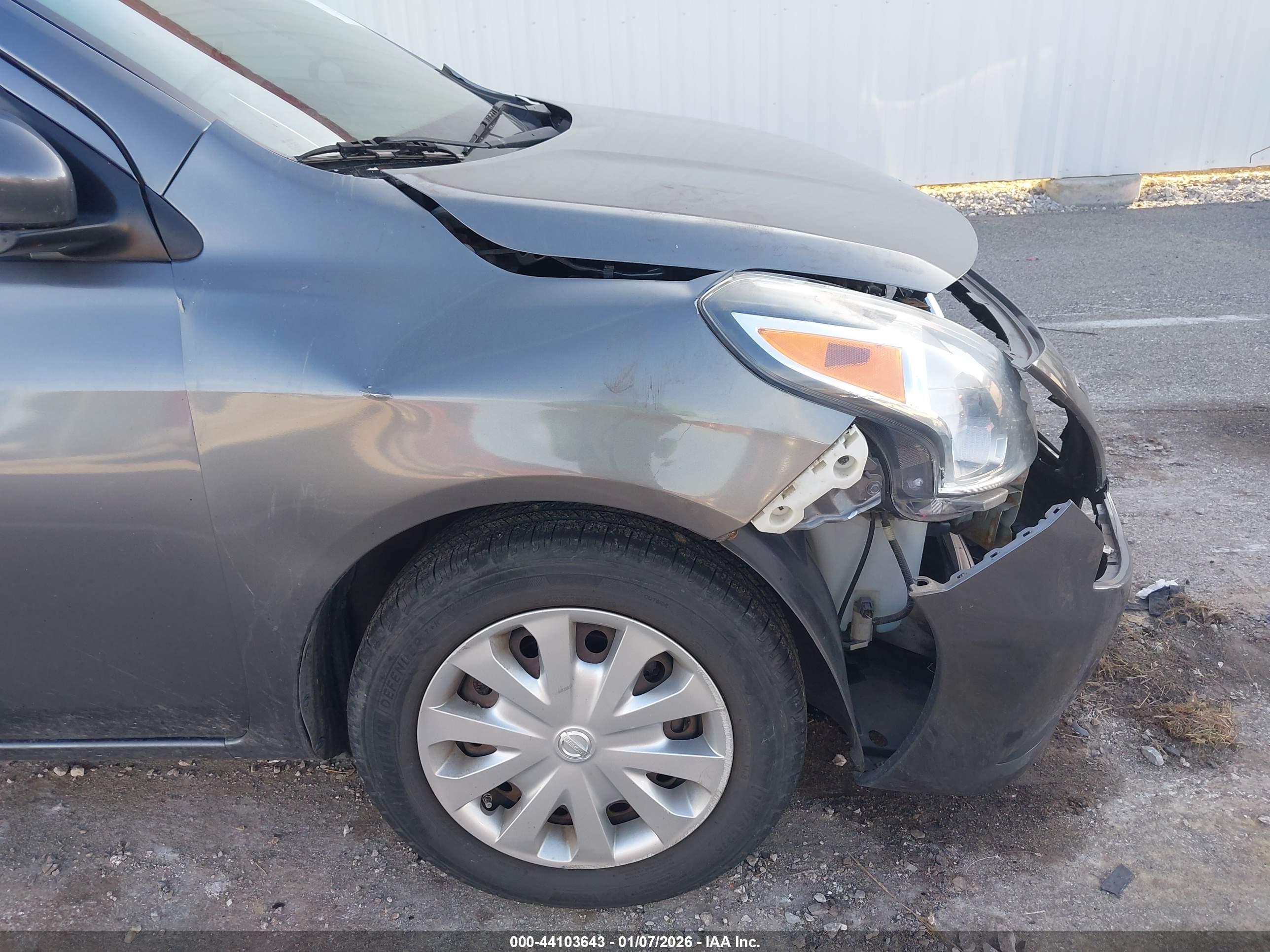 NISSAN VERSA image 6