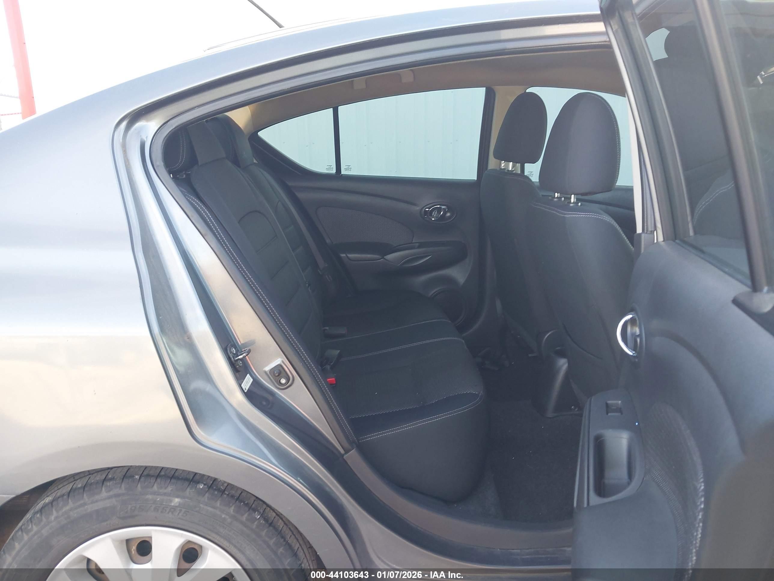 NISSAN VERSA image 8