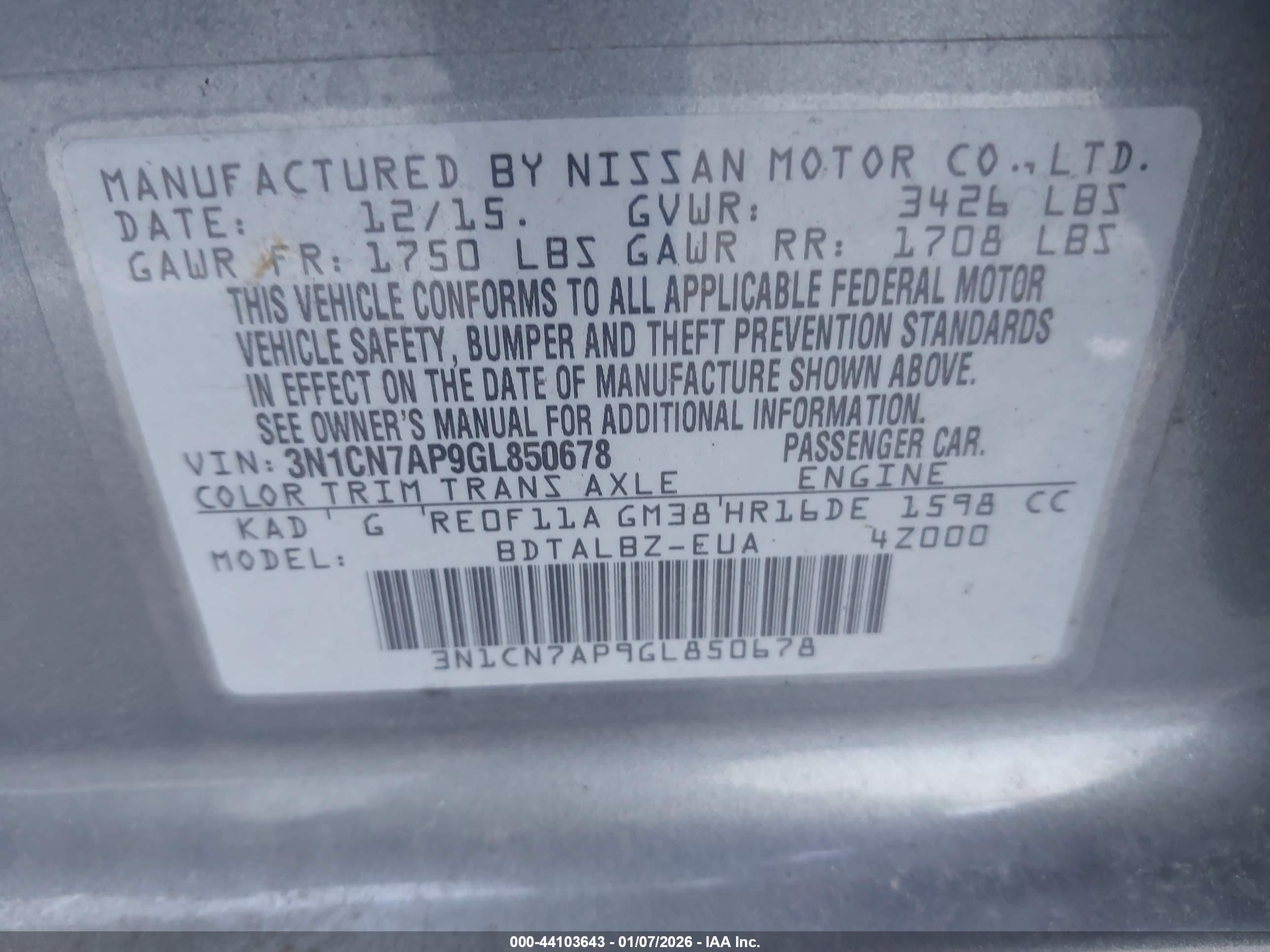 NISSAN VERSA image 9