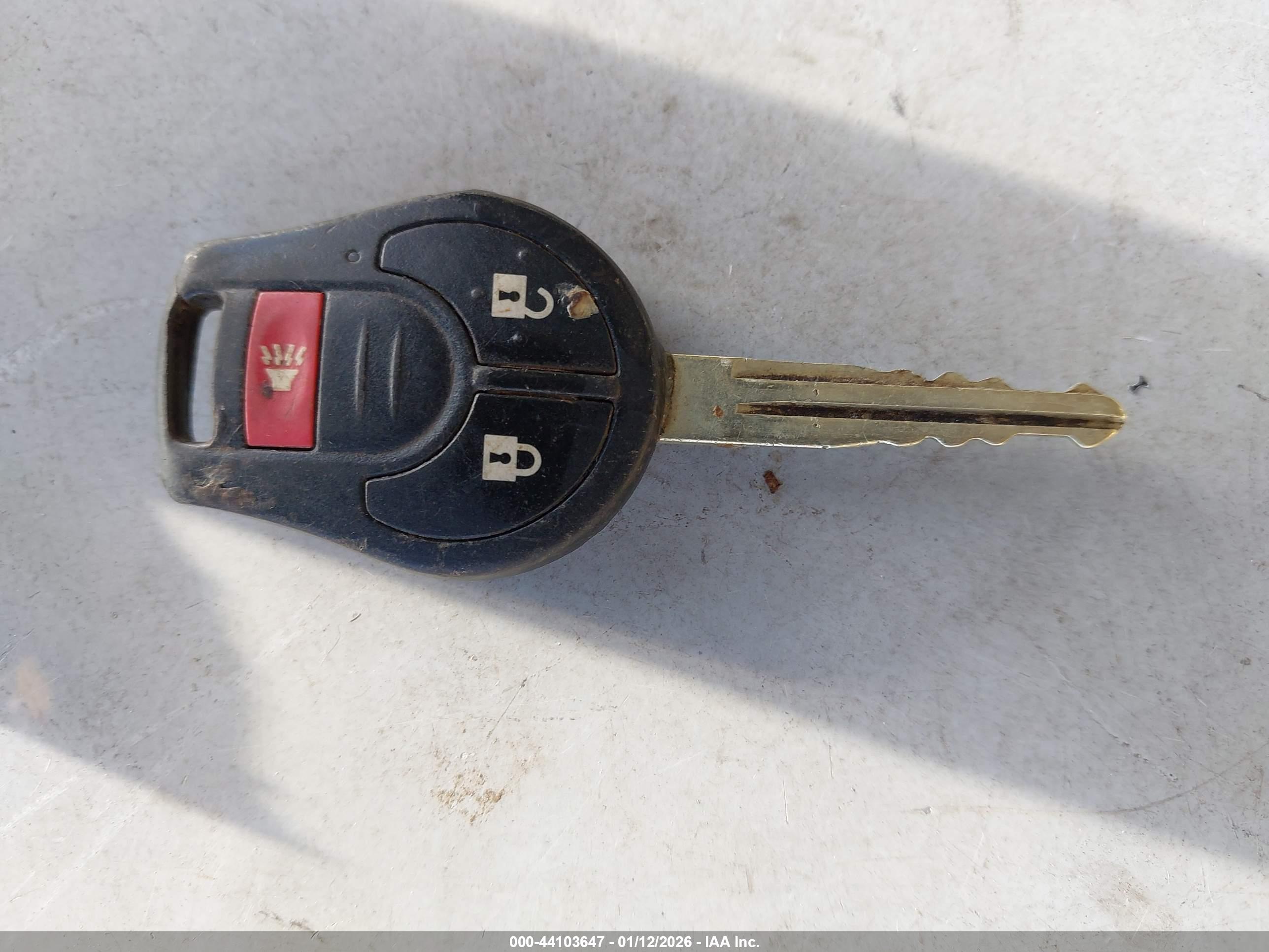 NISSAN VERSA image 11