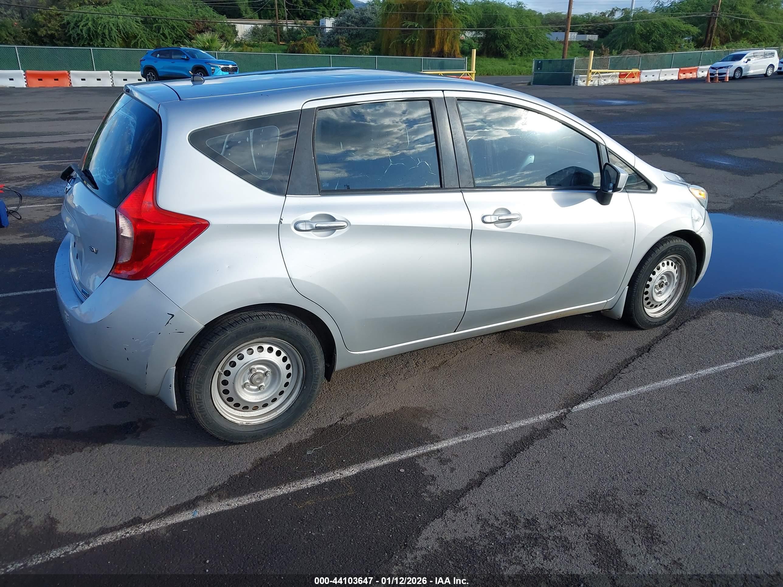 NISSAN VERSA image 4