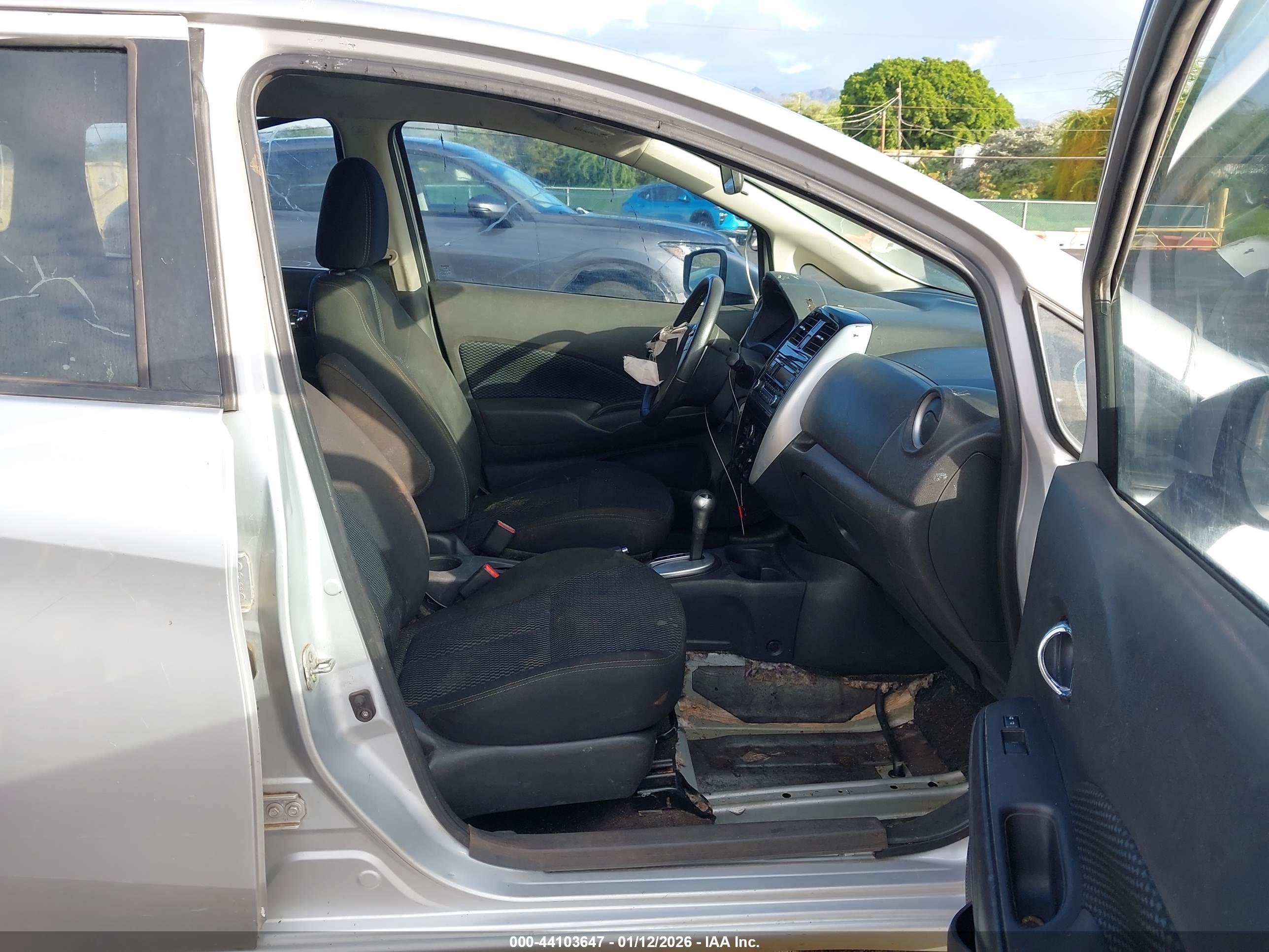 NISSAN VERSA image 5