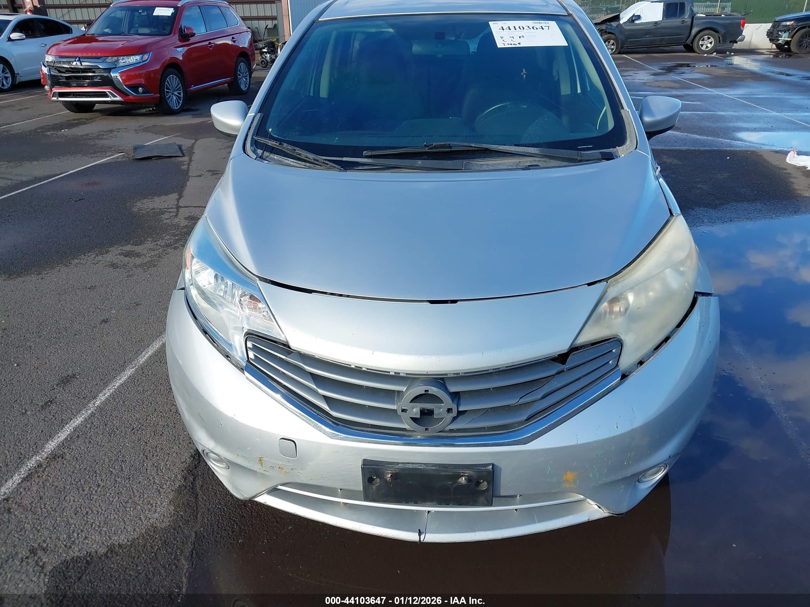 NISSAN VERSA image 6
