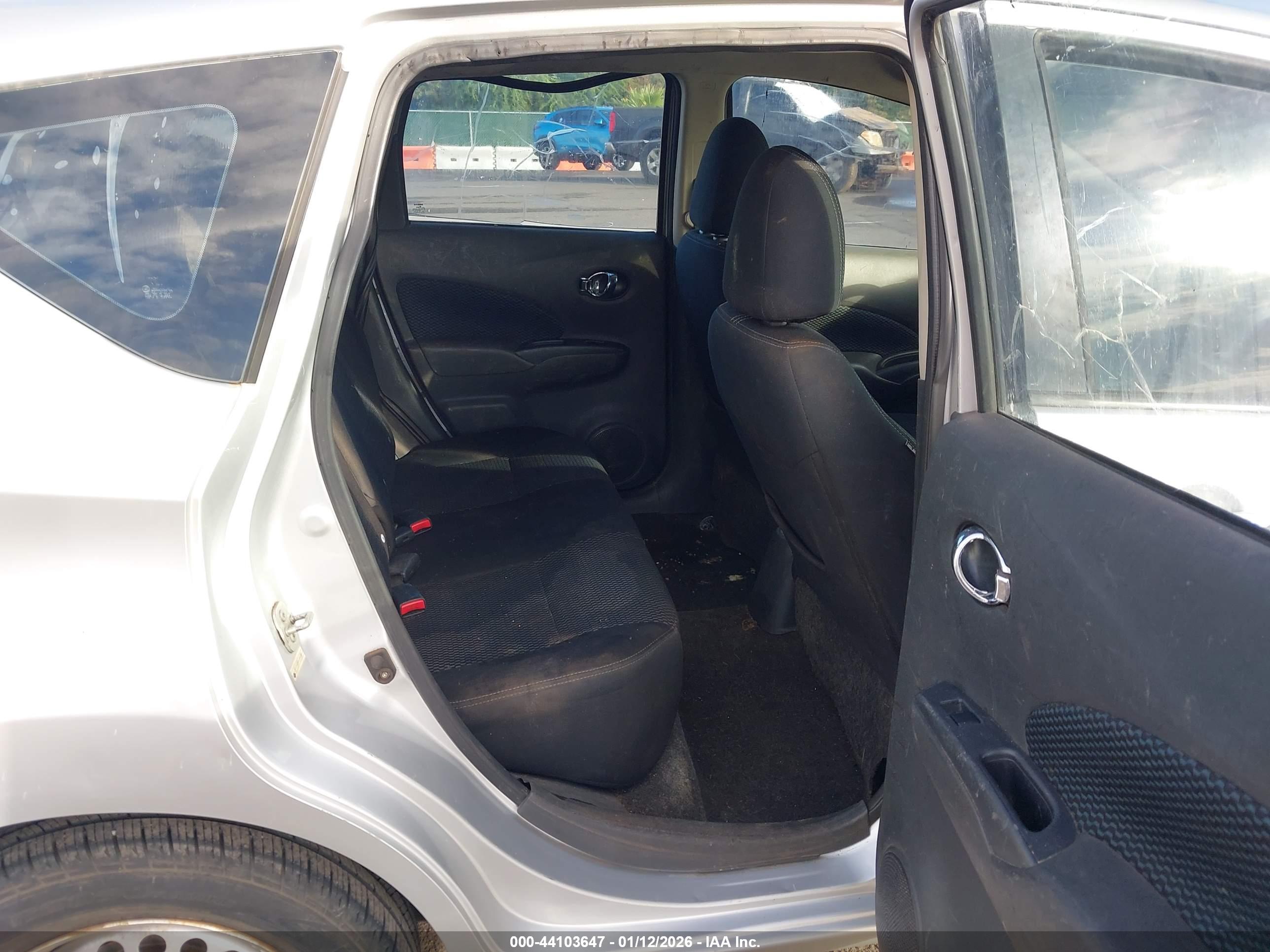 NISSAN VERSA image 8