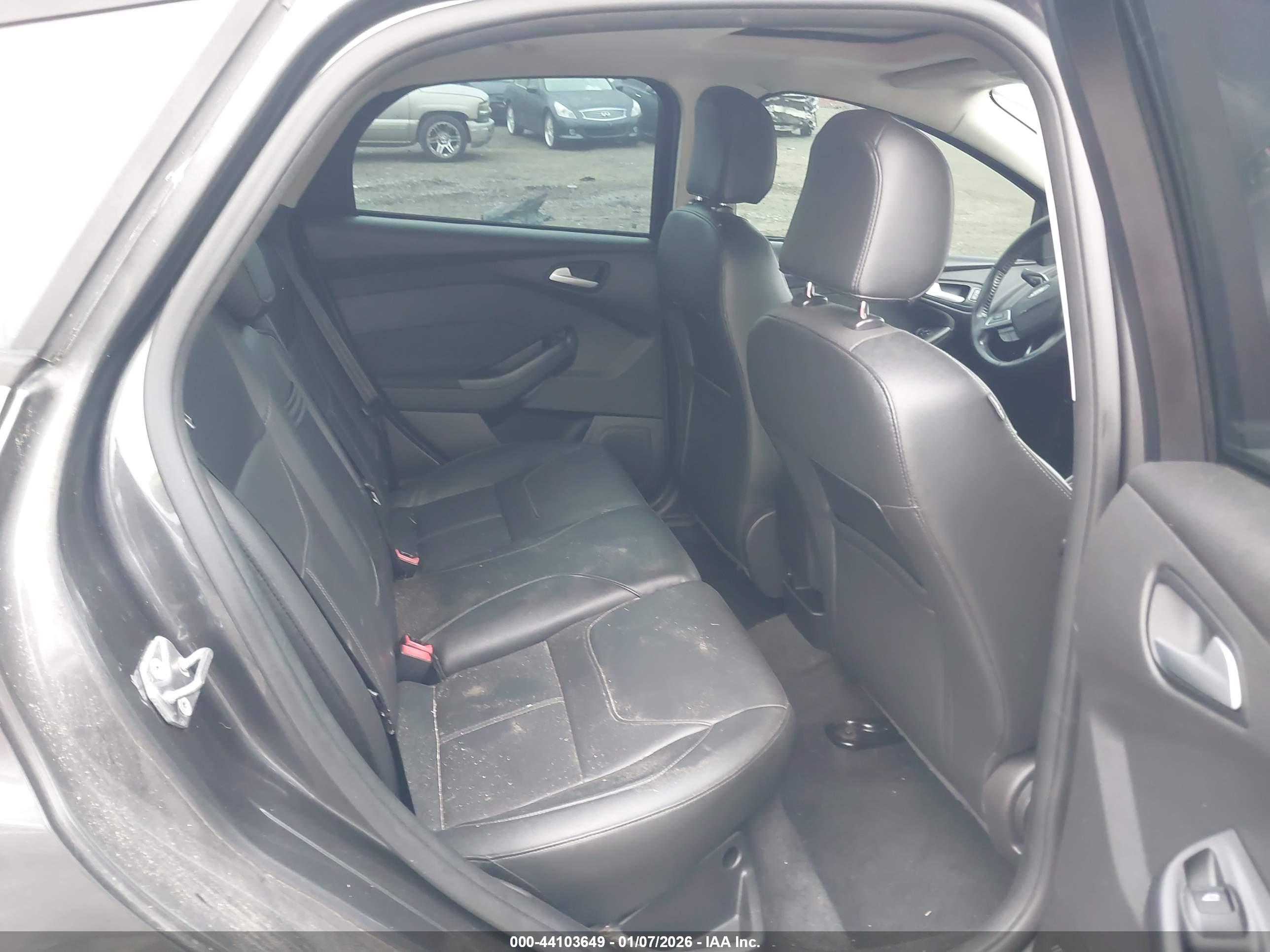 FORD FOCUS image 8