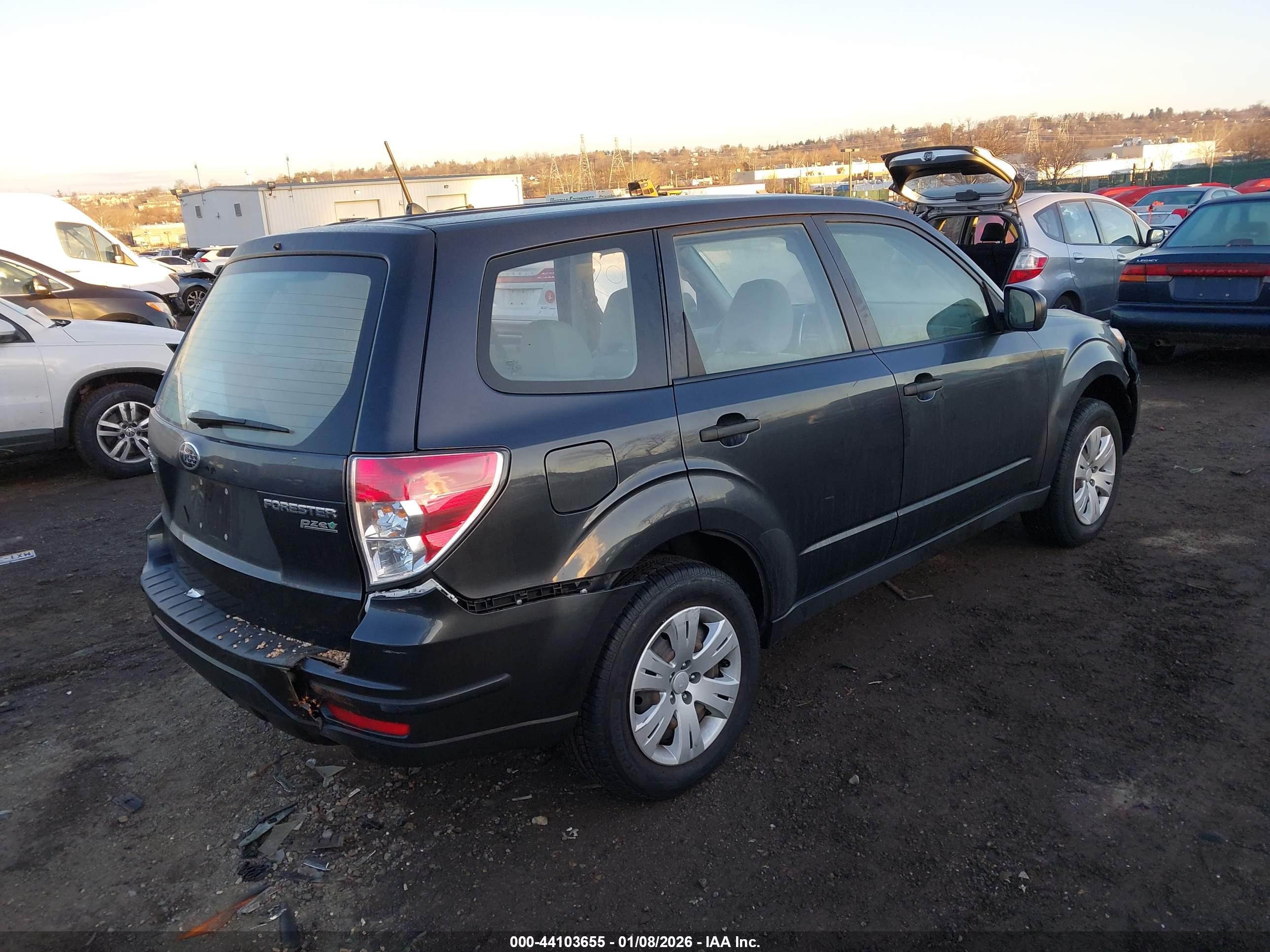 SUBARU FORESTER image 4