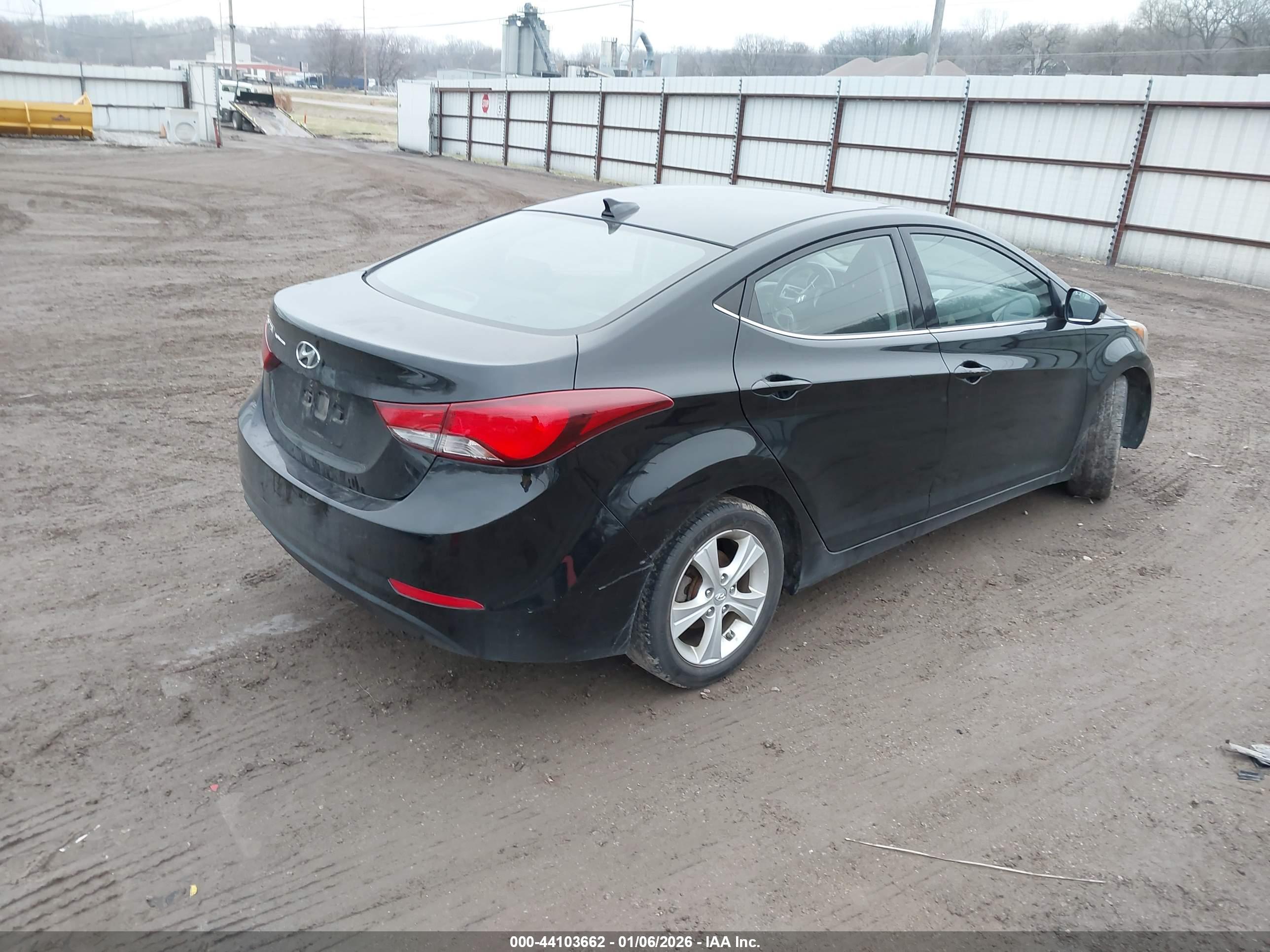 HYUNDAI ELANTRA image 4