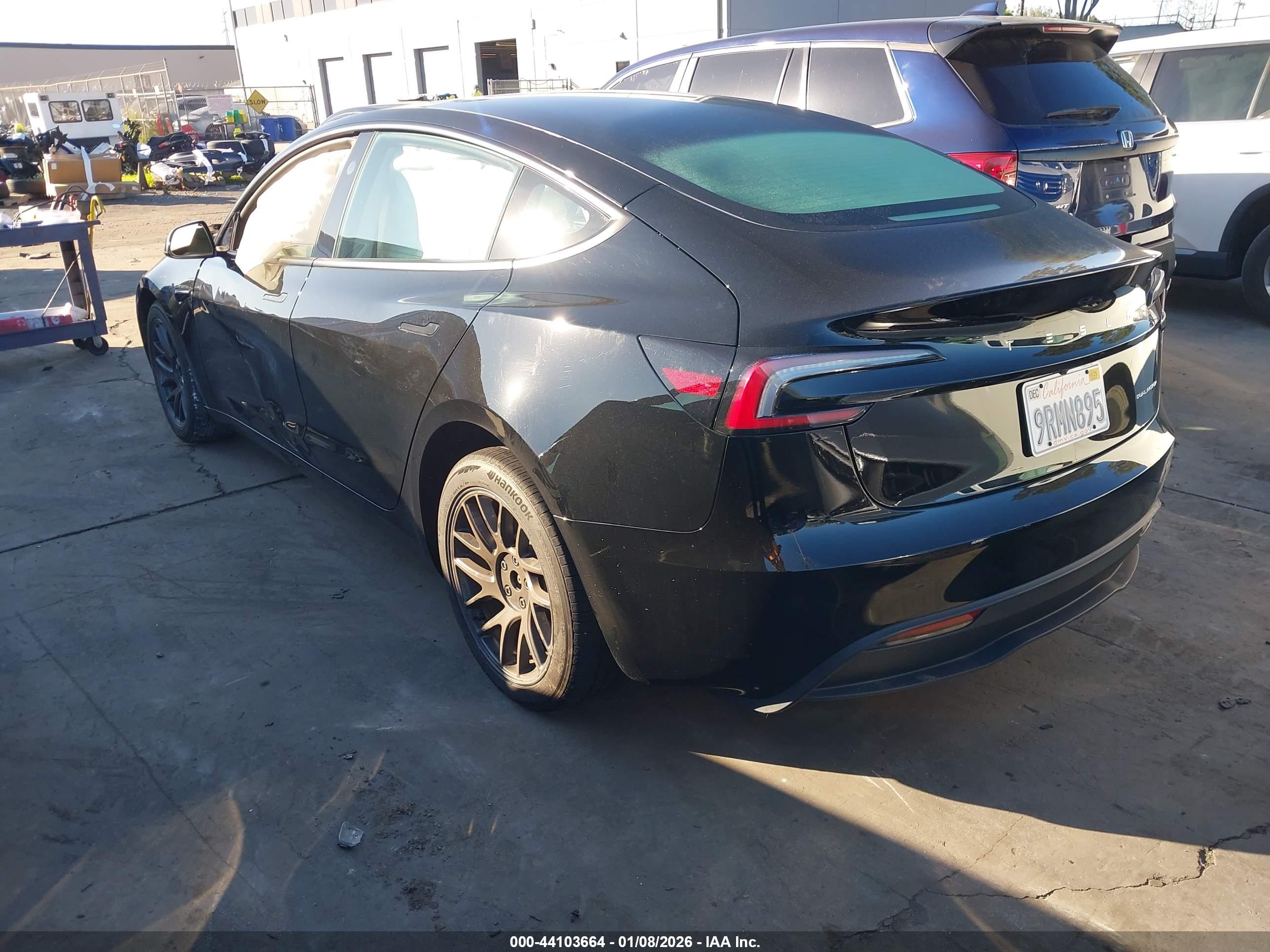 TESLA MODEL image 3