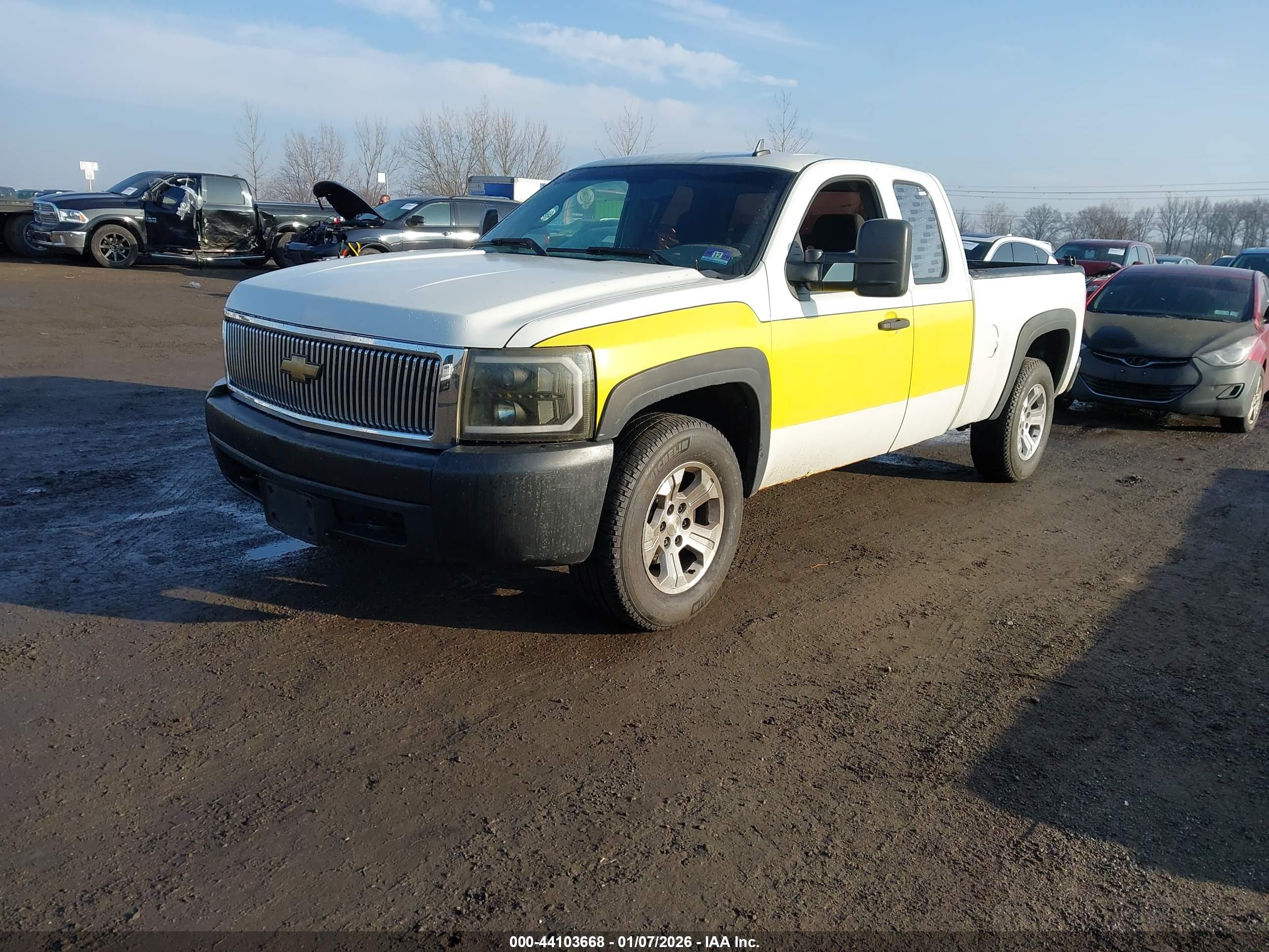CHEVROLET SILVERADO image 2