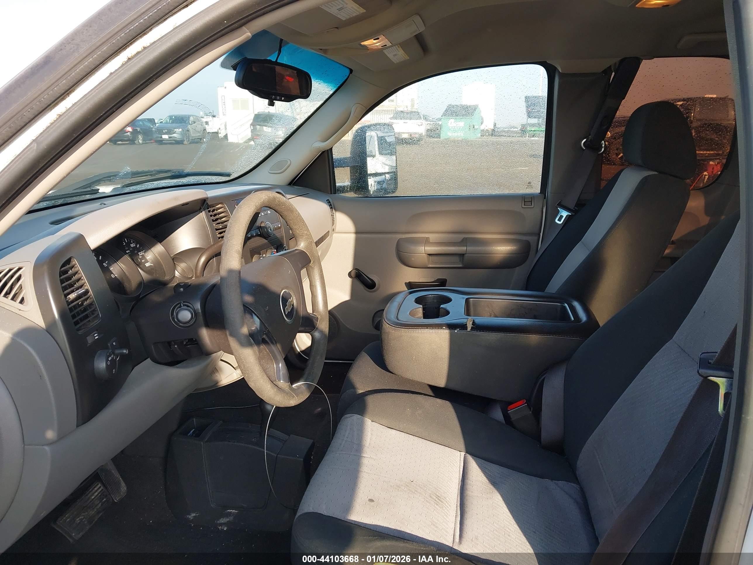 CHEVROLET SILVERADO image 5