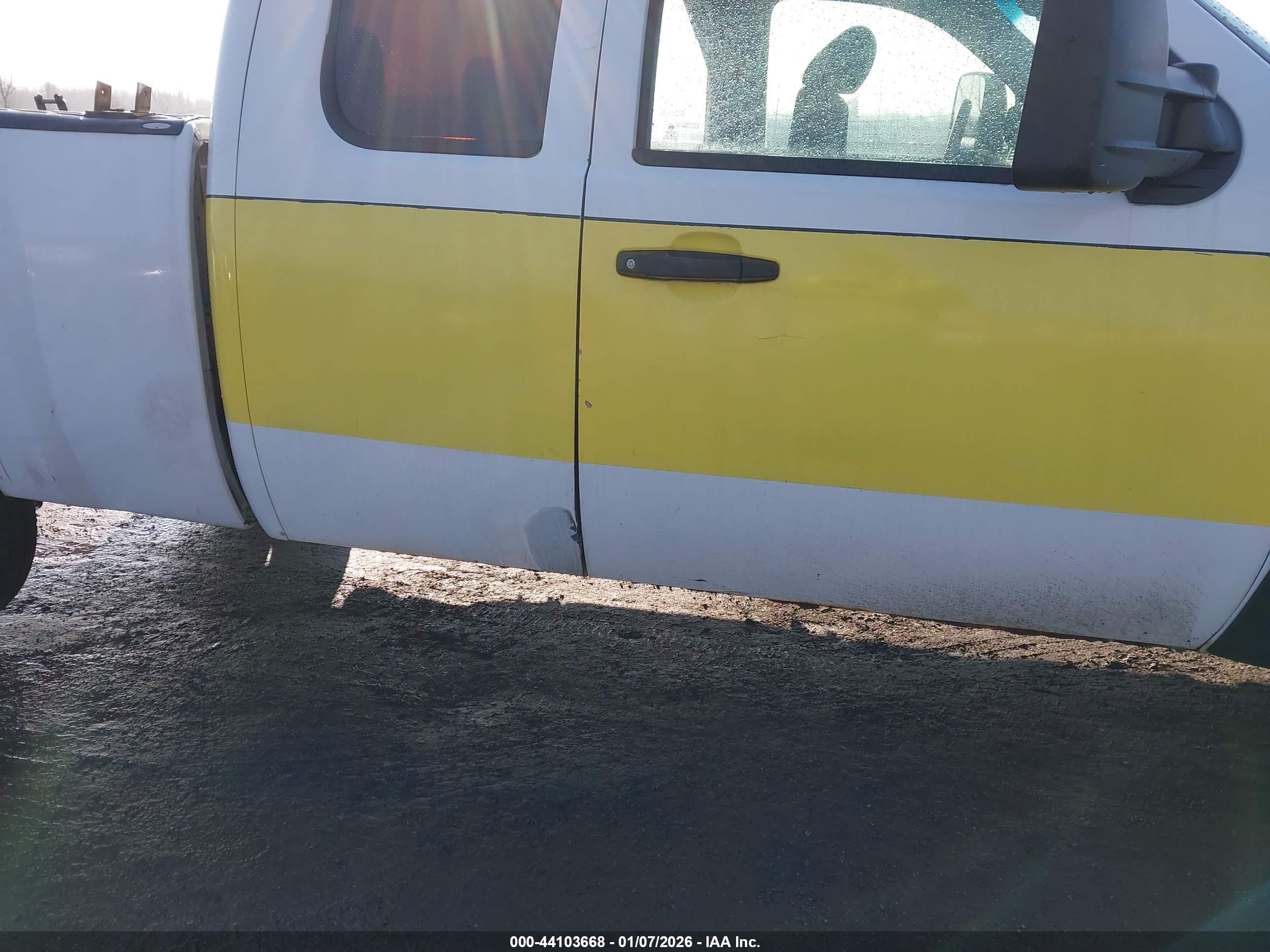 CHEVROLET SILVERADO image 6