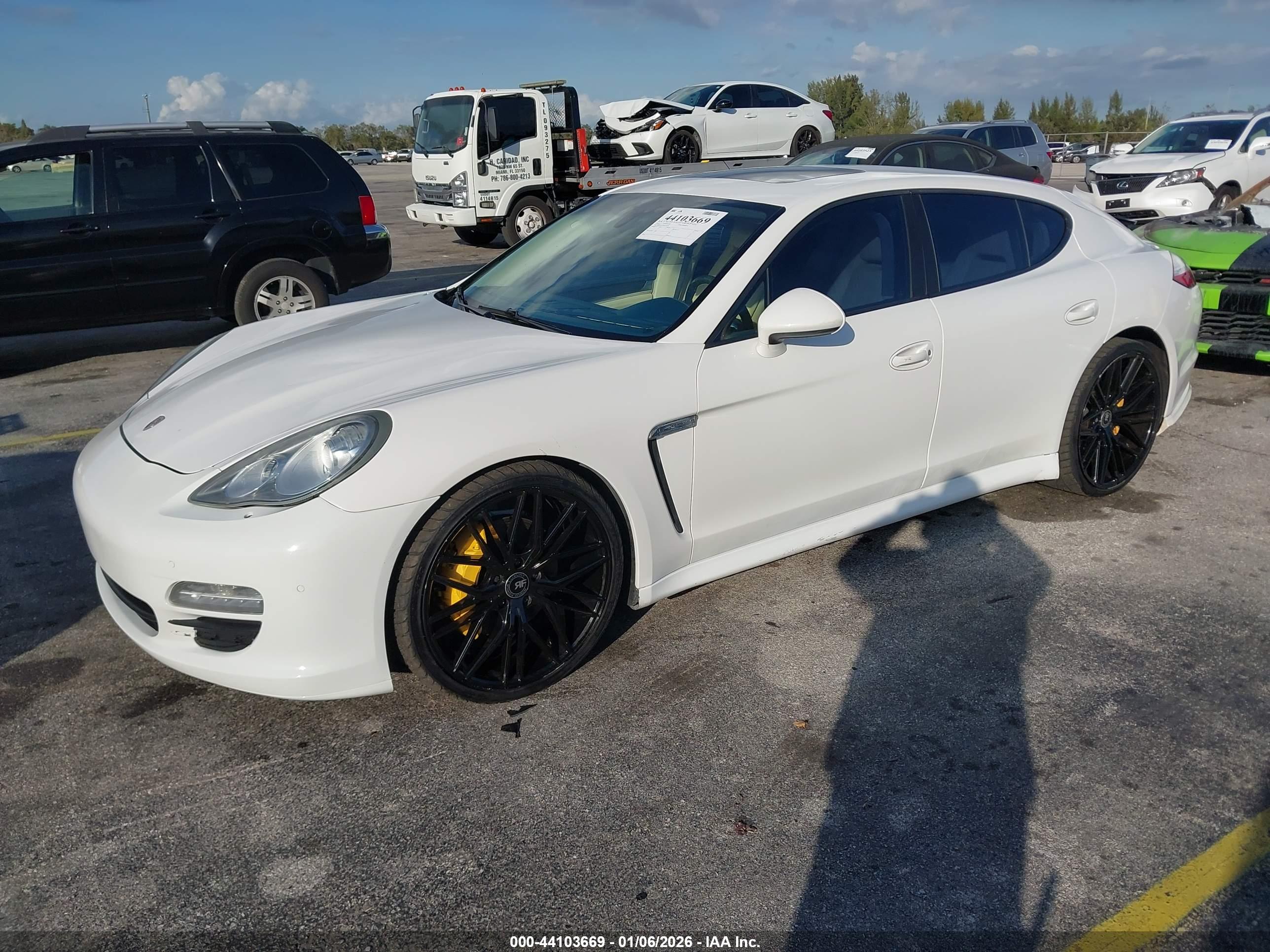 PORSCHE PANAMERA image 2