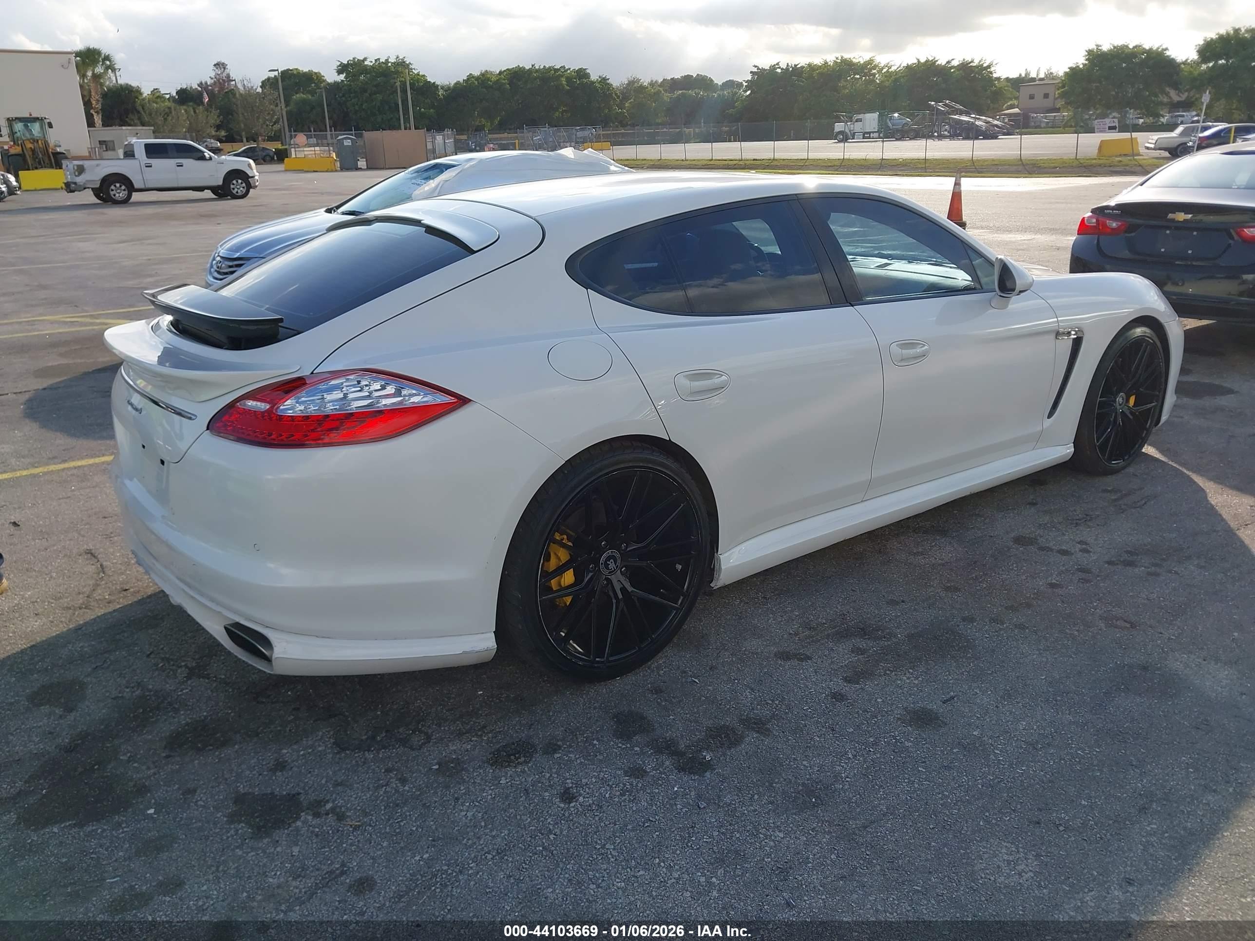 PORSCHE PANAMERA image 4