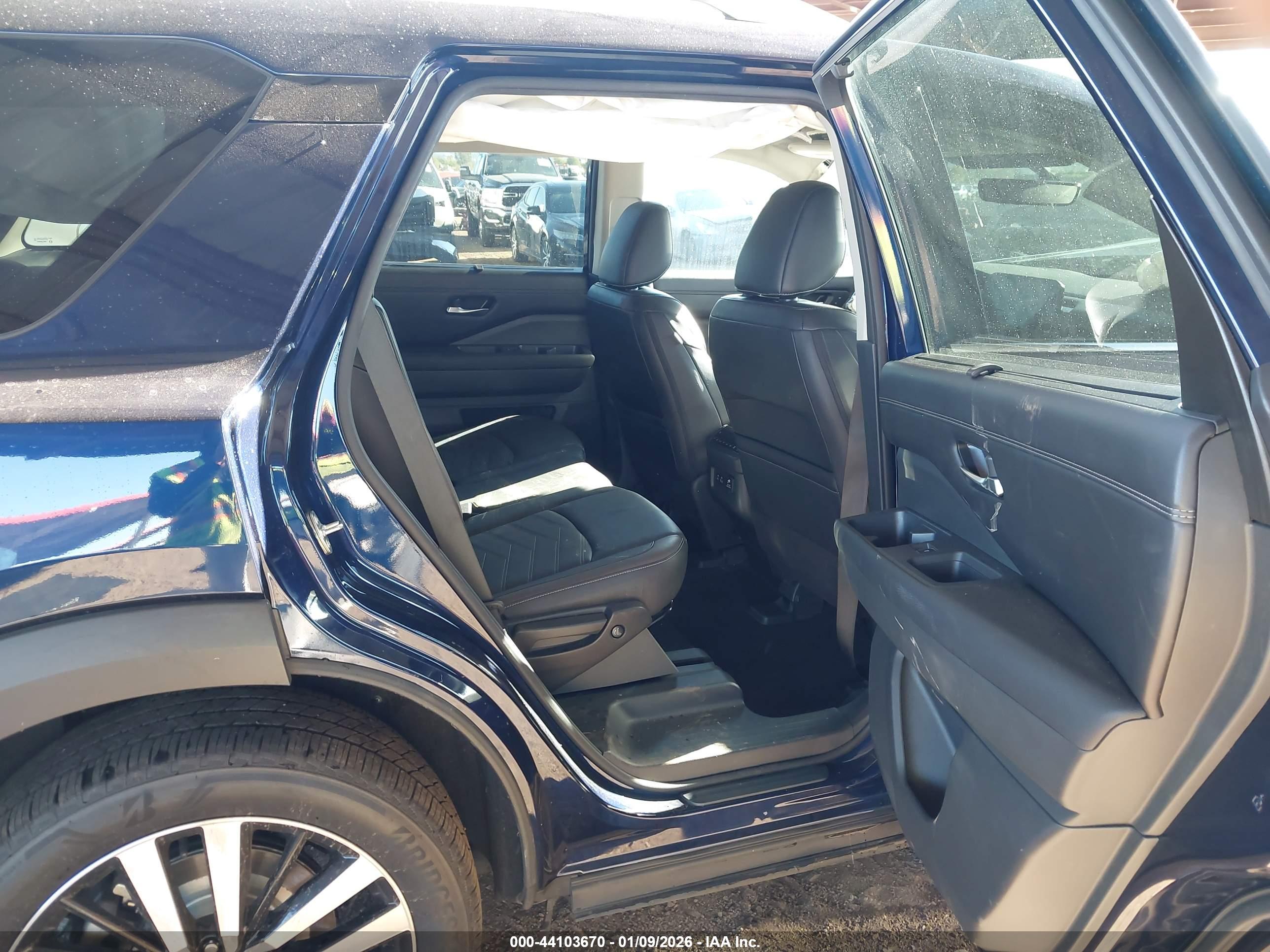NISSAN PATHFINDER image 8