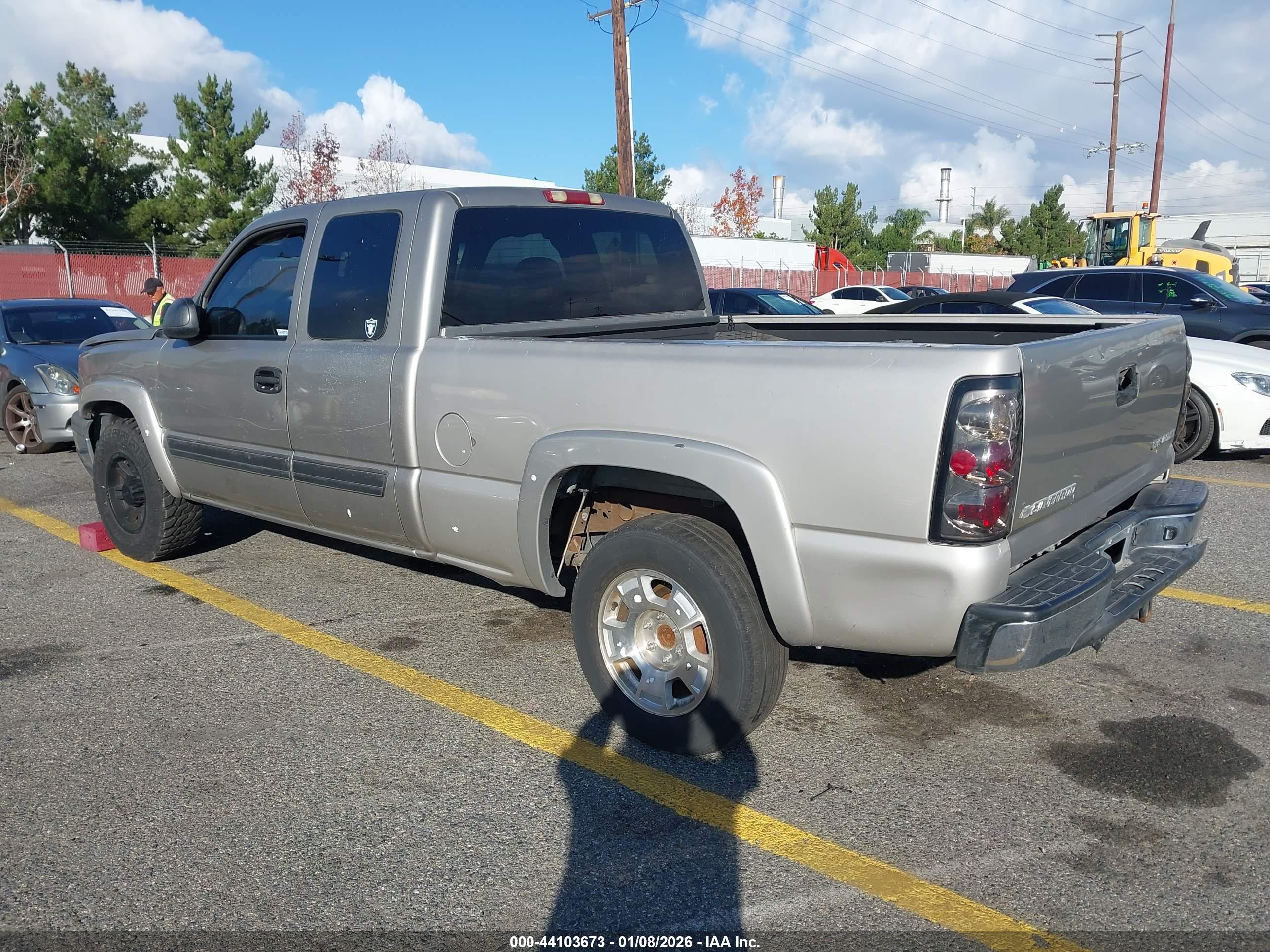 CHEVROLET SILVERADO image 3