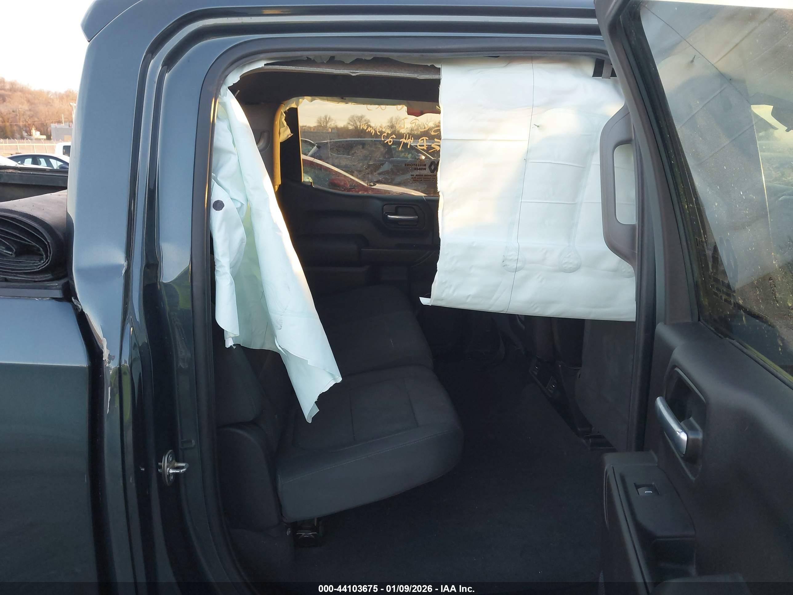 CHEVROLET SILVERADO image 8