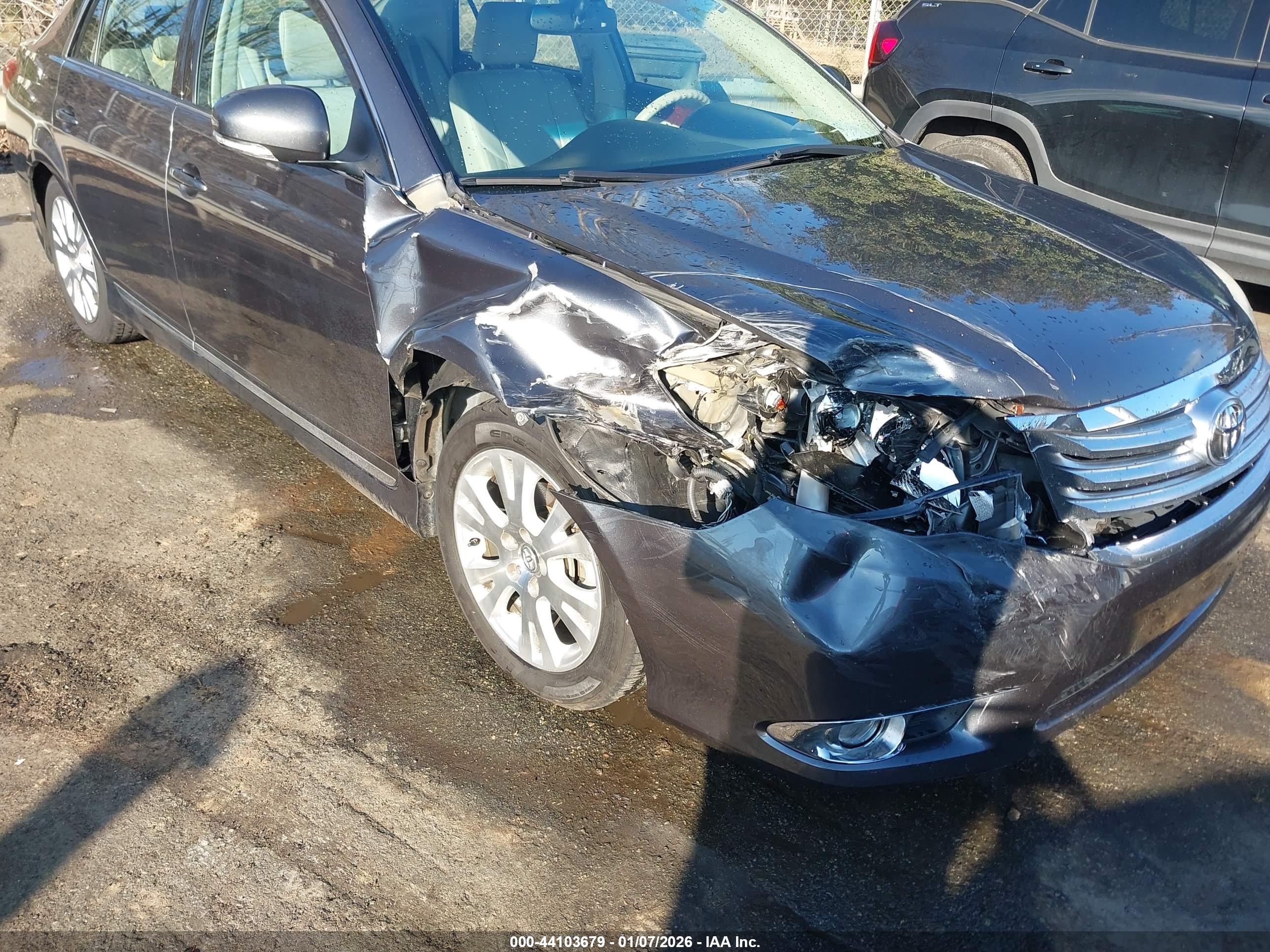TOYOTA AVALON image 6