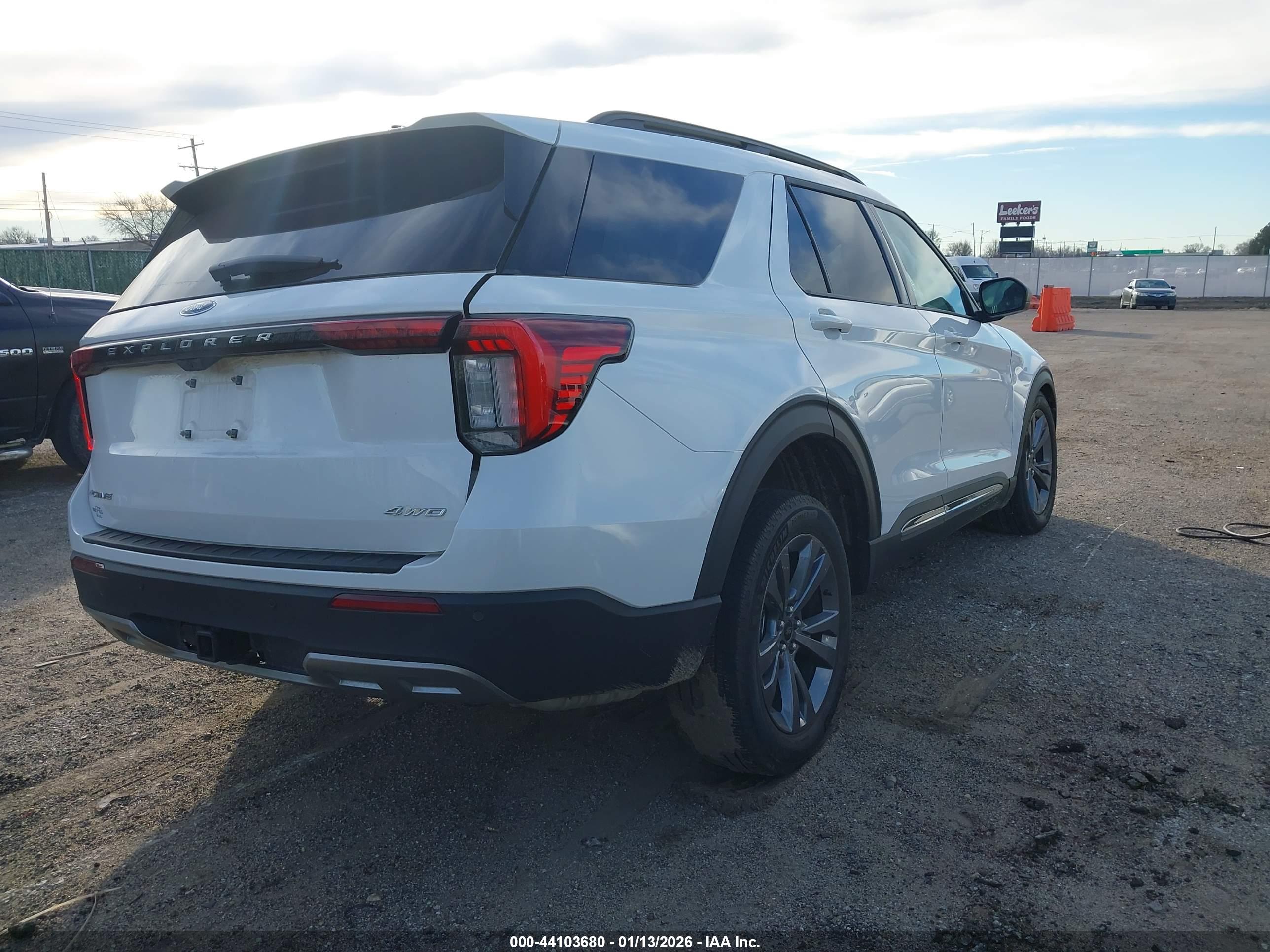 FORD EXPLORER image 4