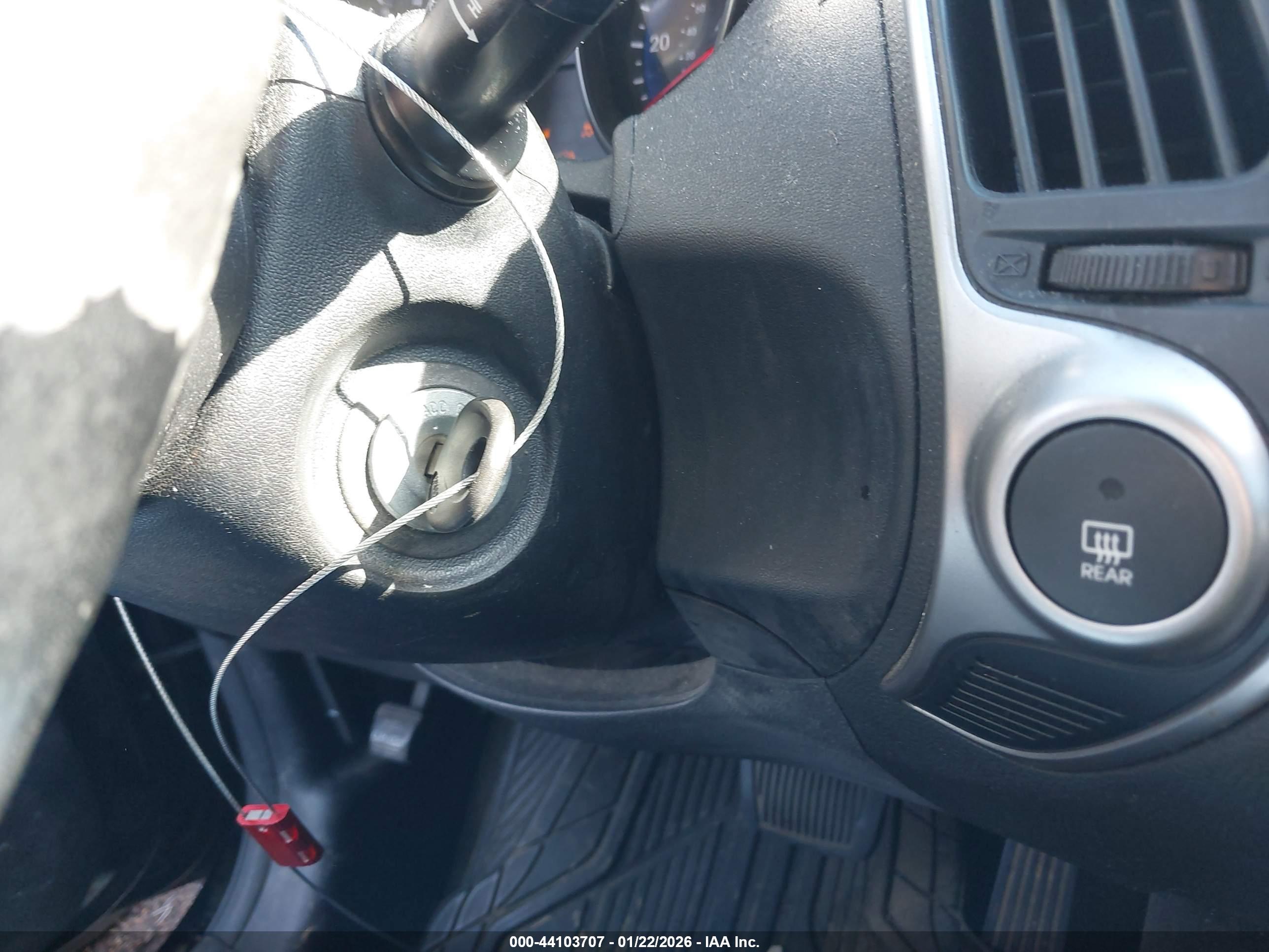 HYUNDAI TUCSON image 11