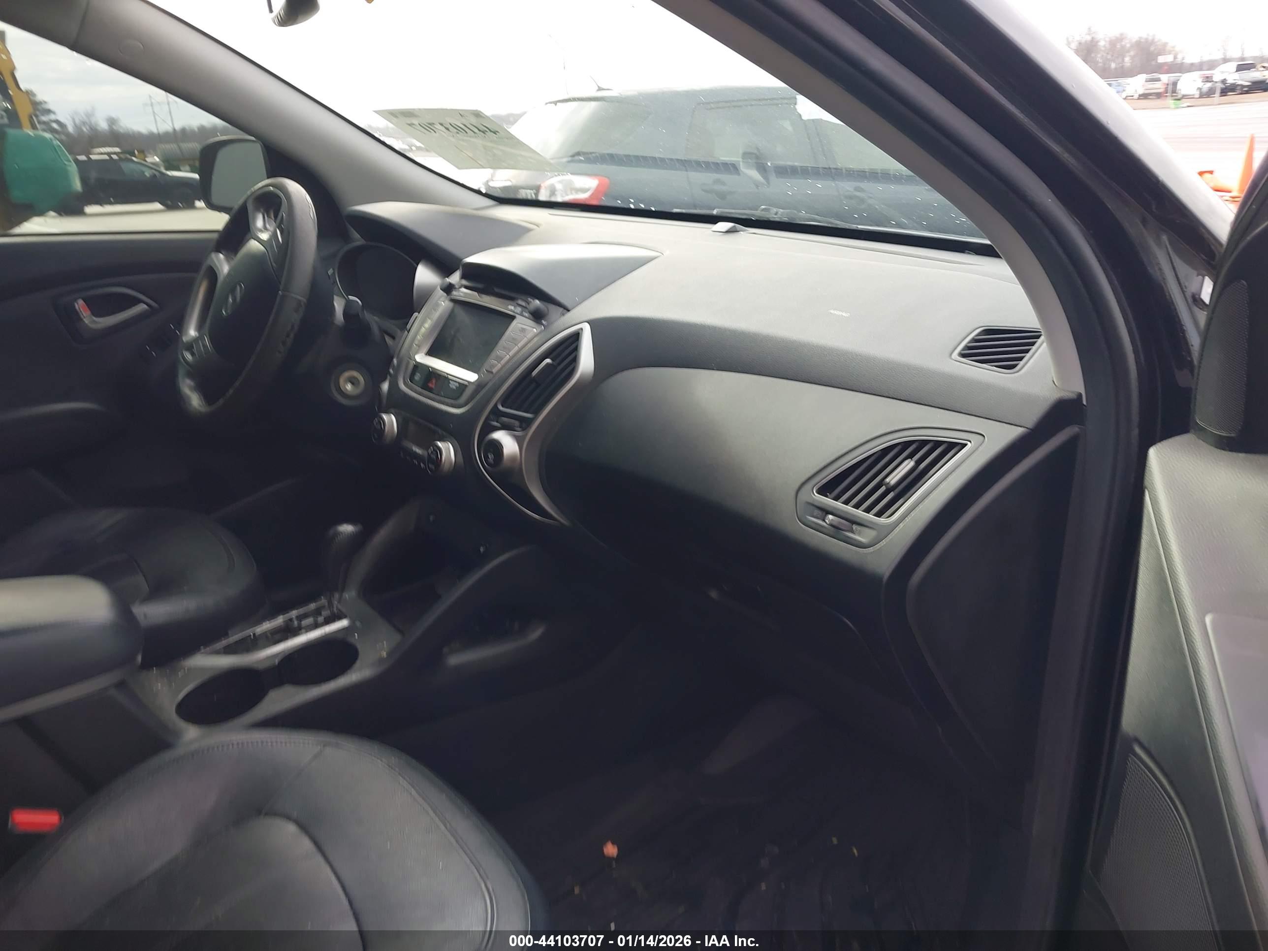 HYUNDAI TUCSON image 5