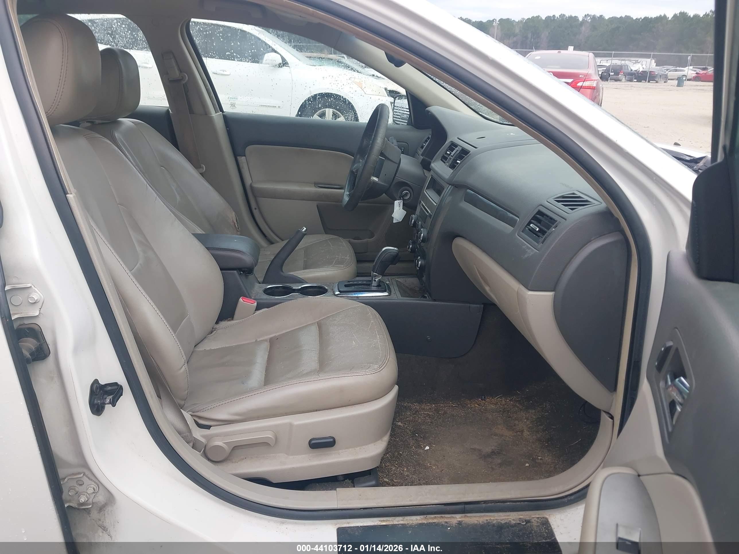 FORD FUSION image 5