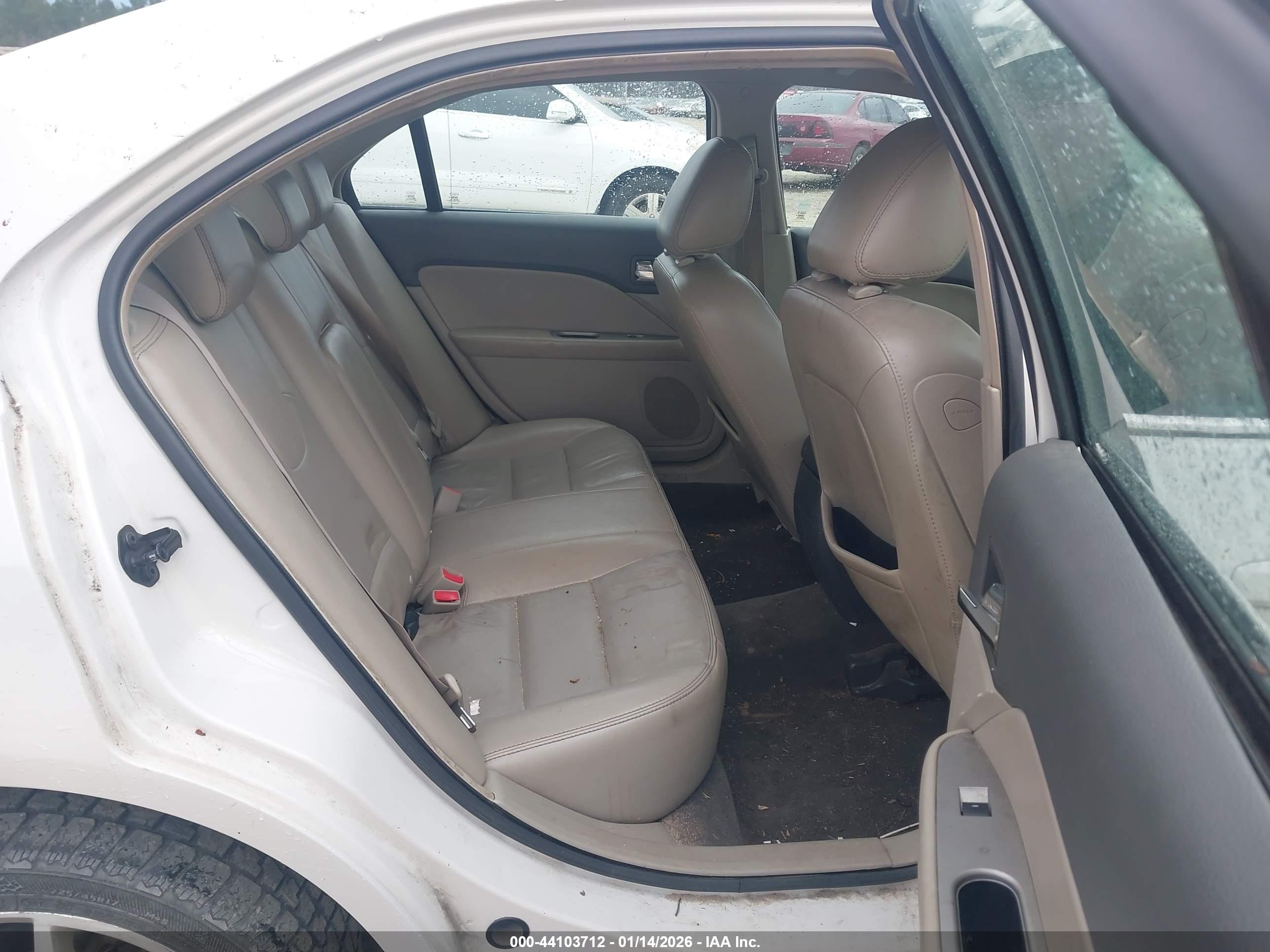 FORD FUSION image 8
