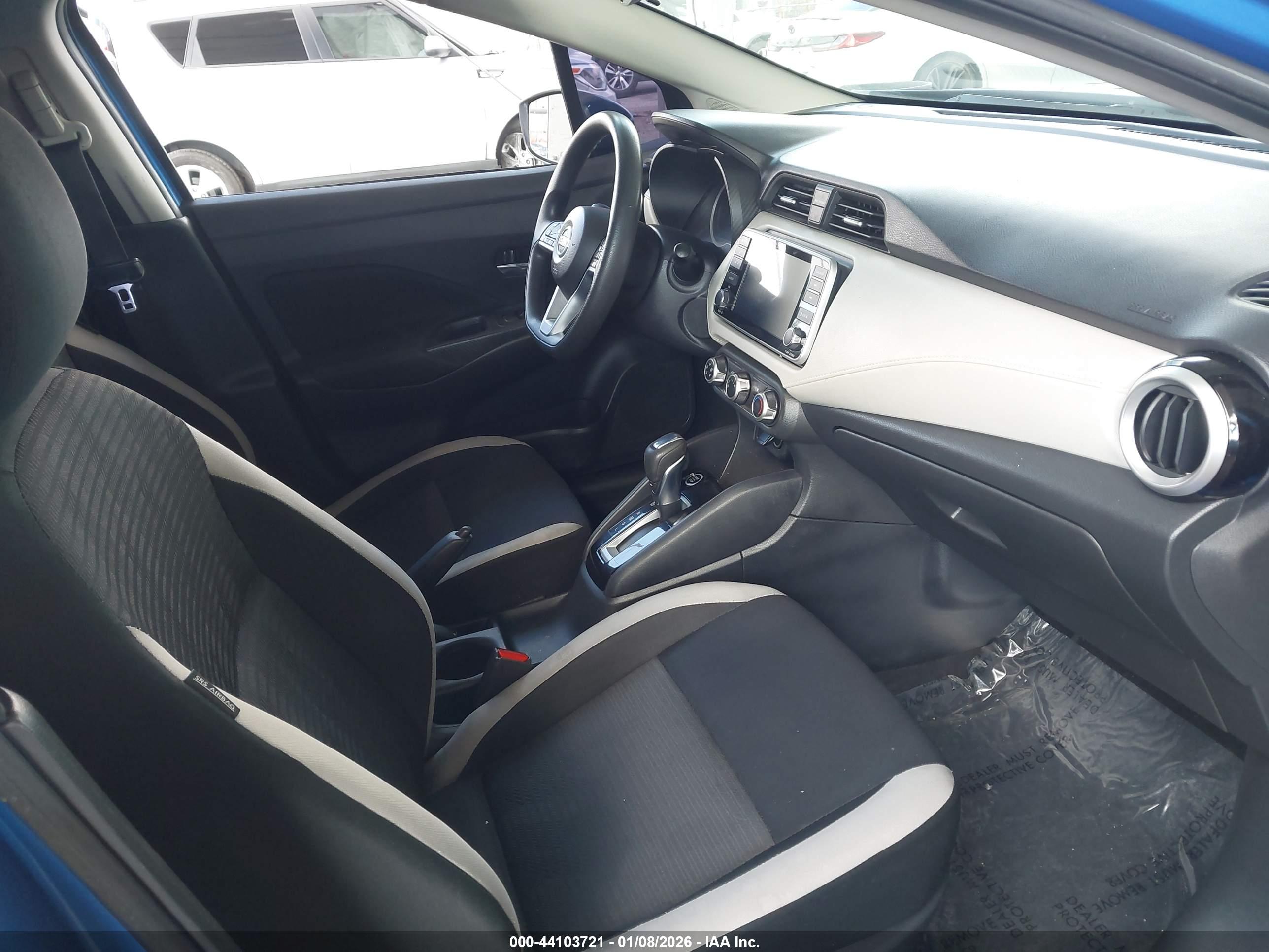 NISSAN VERSA image 5