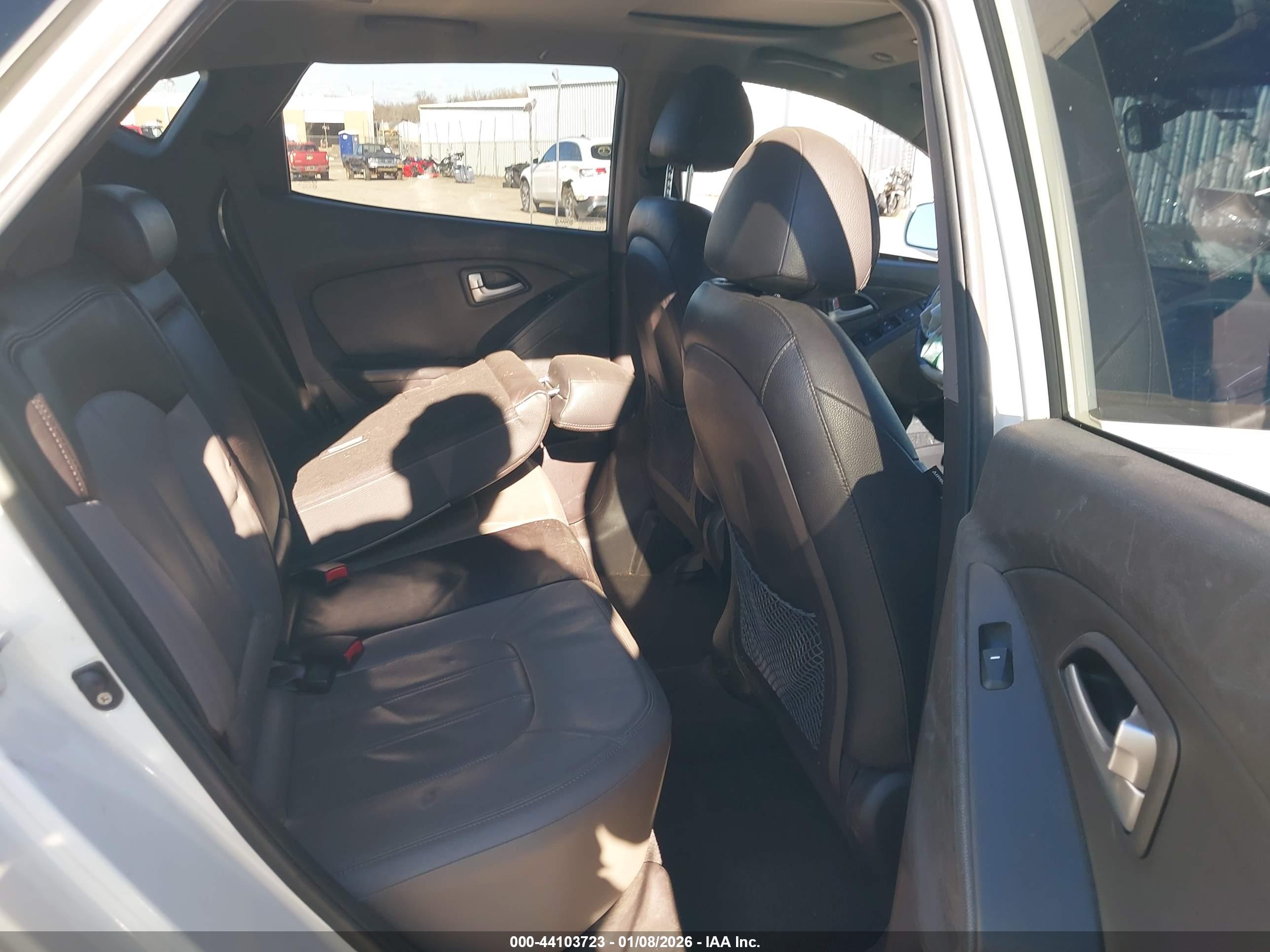 HYUNDAI TUCSON image 8