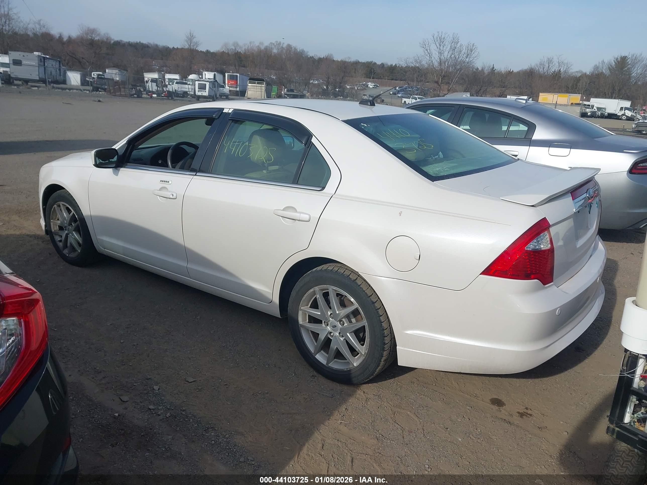 FORD FUSION image 3