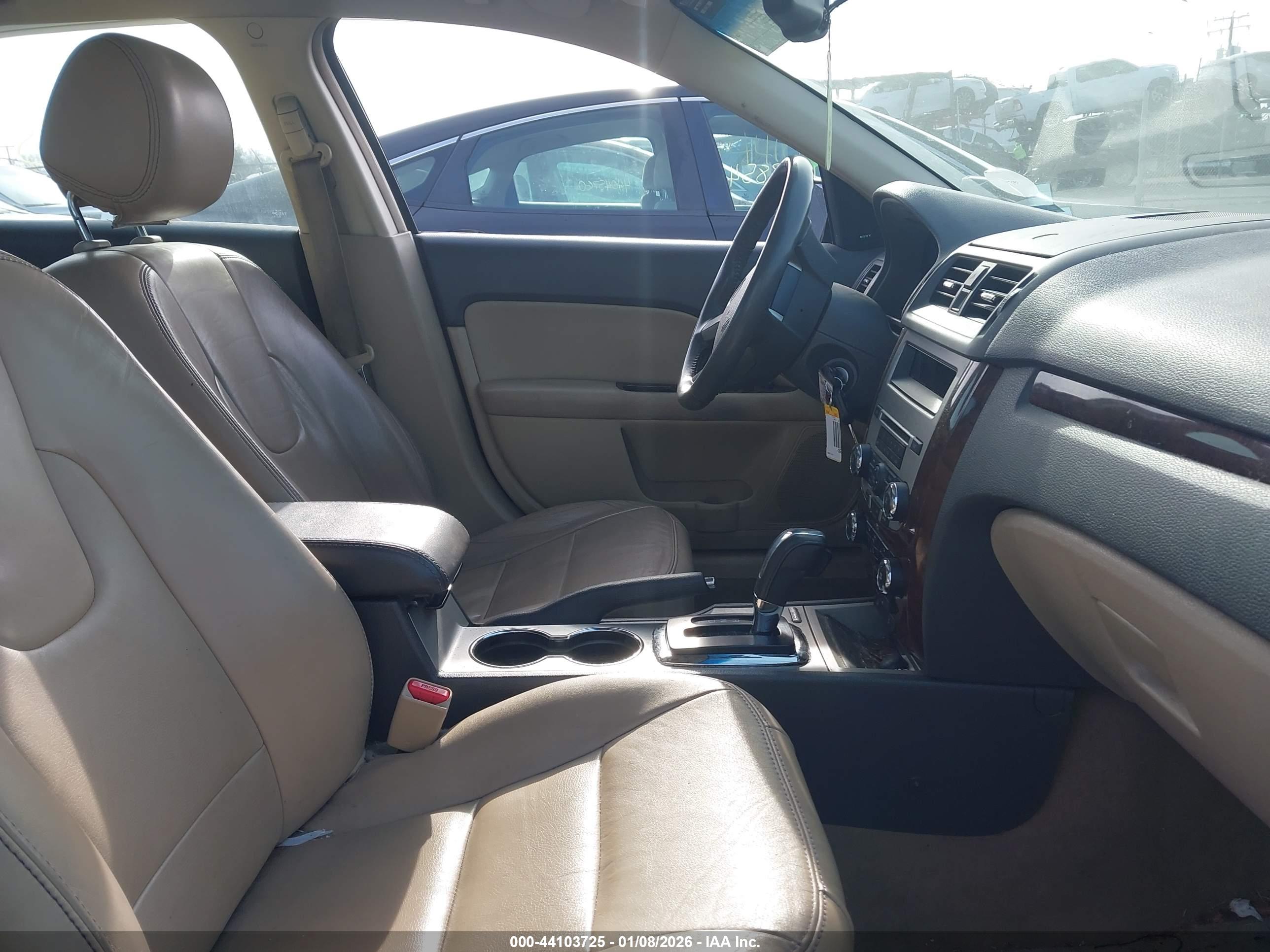 FORD FUSION image 5