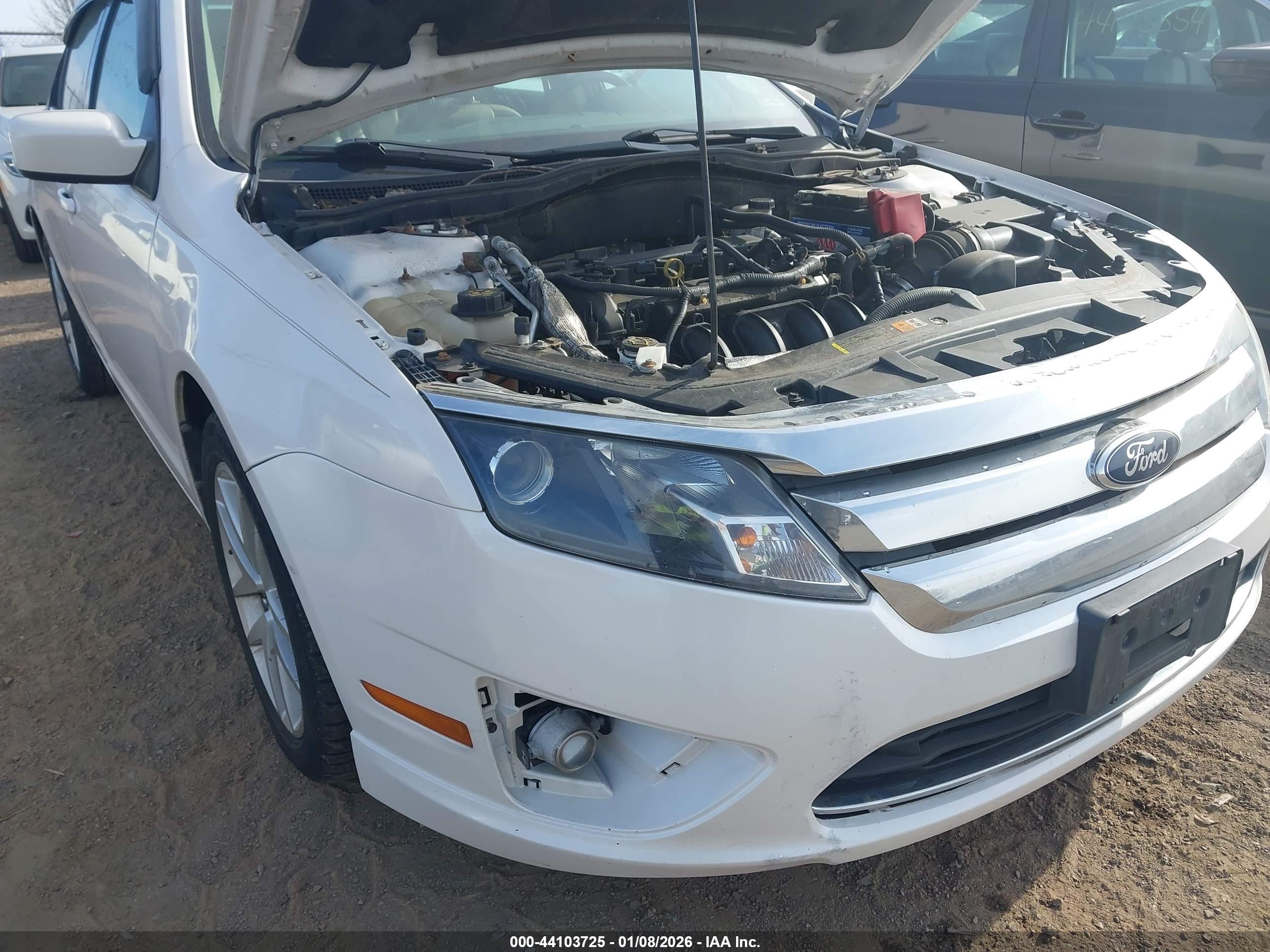 FORD FUSION image 6