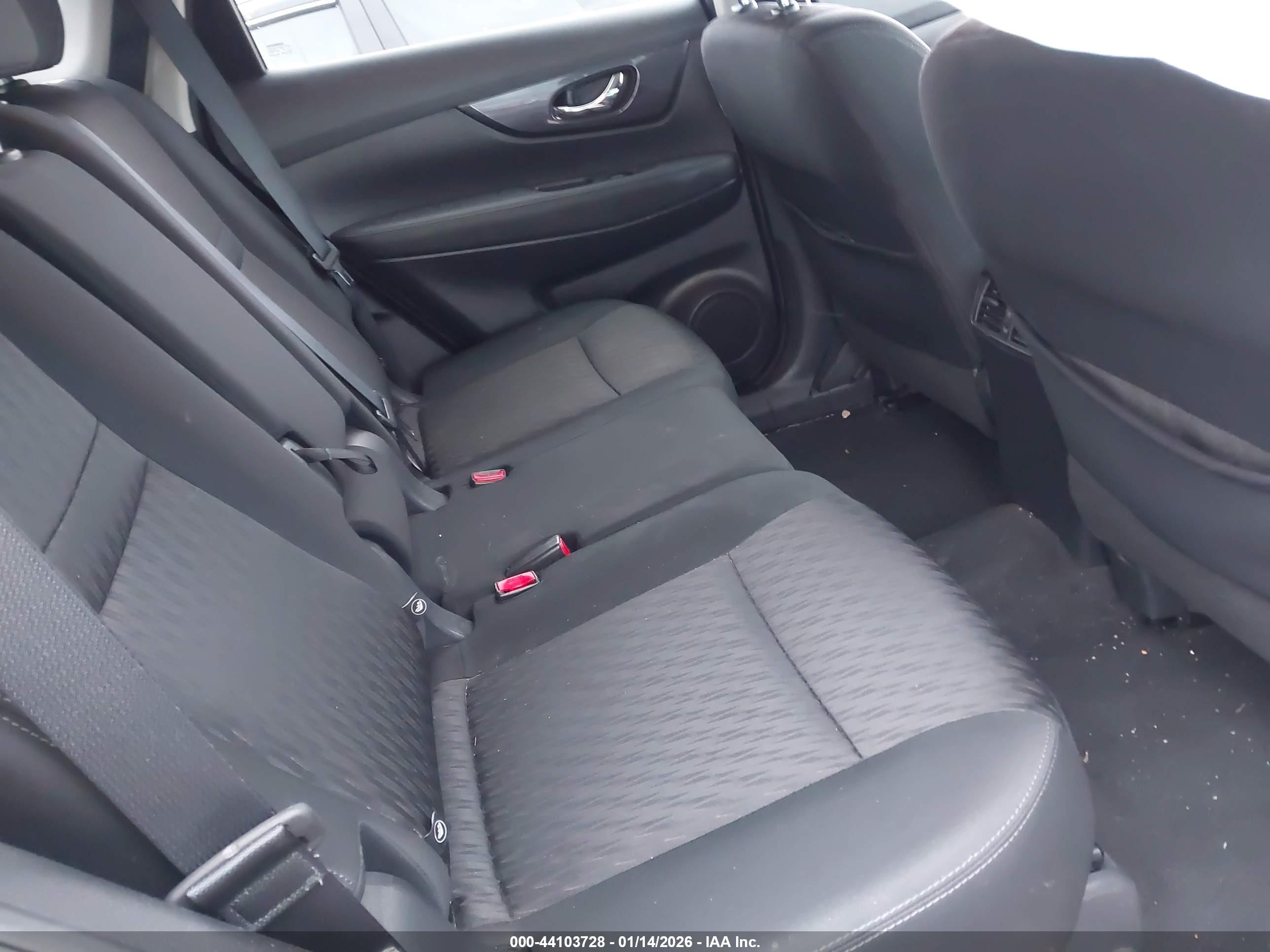 NISSAN ROGUE image 8