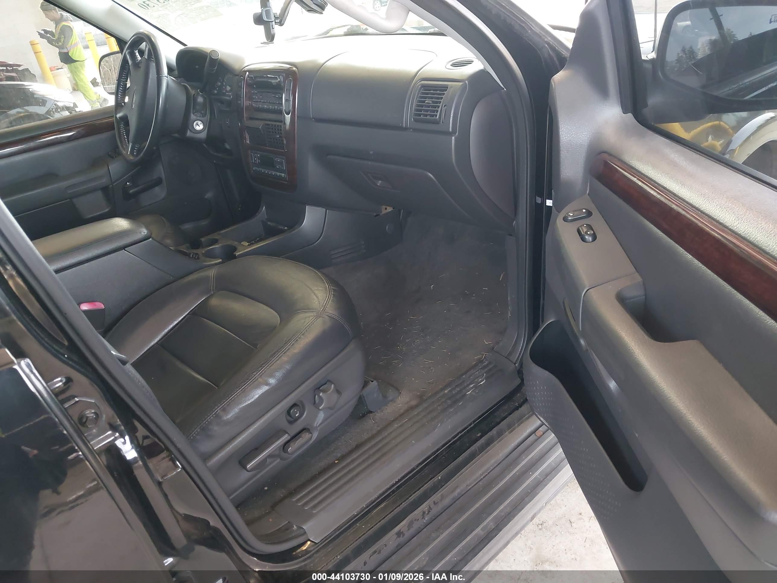 FORD EXPLORER image 5