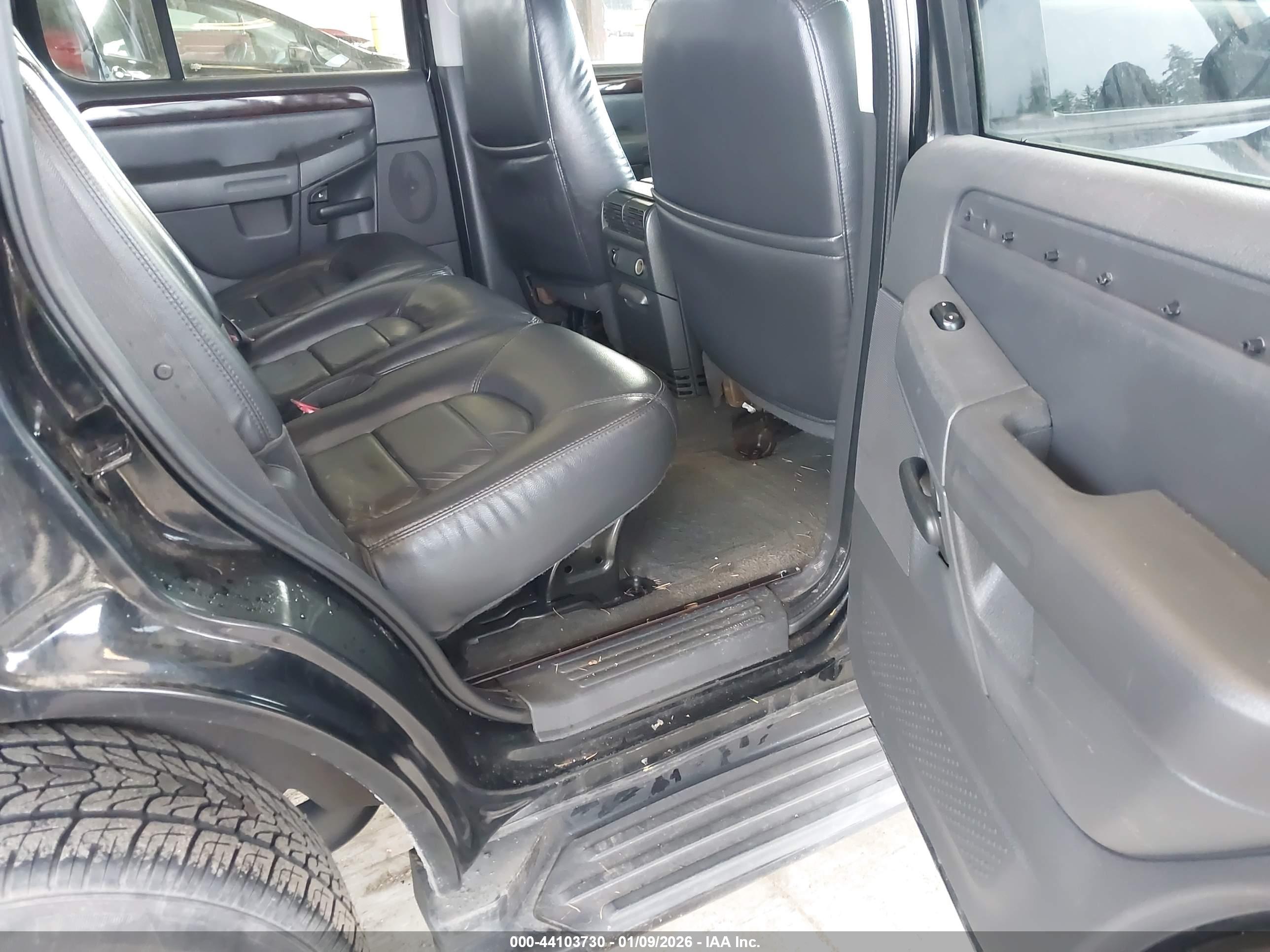 FORD EXPLORER image 8