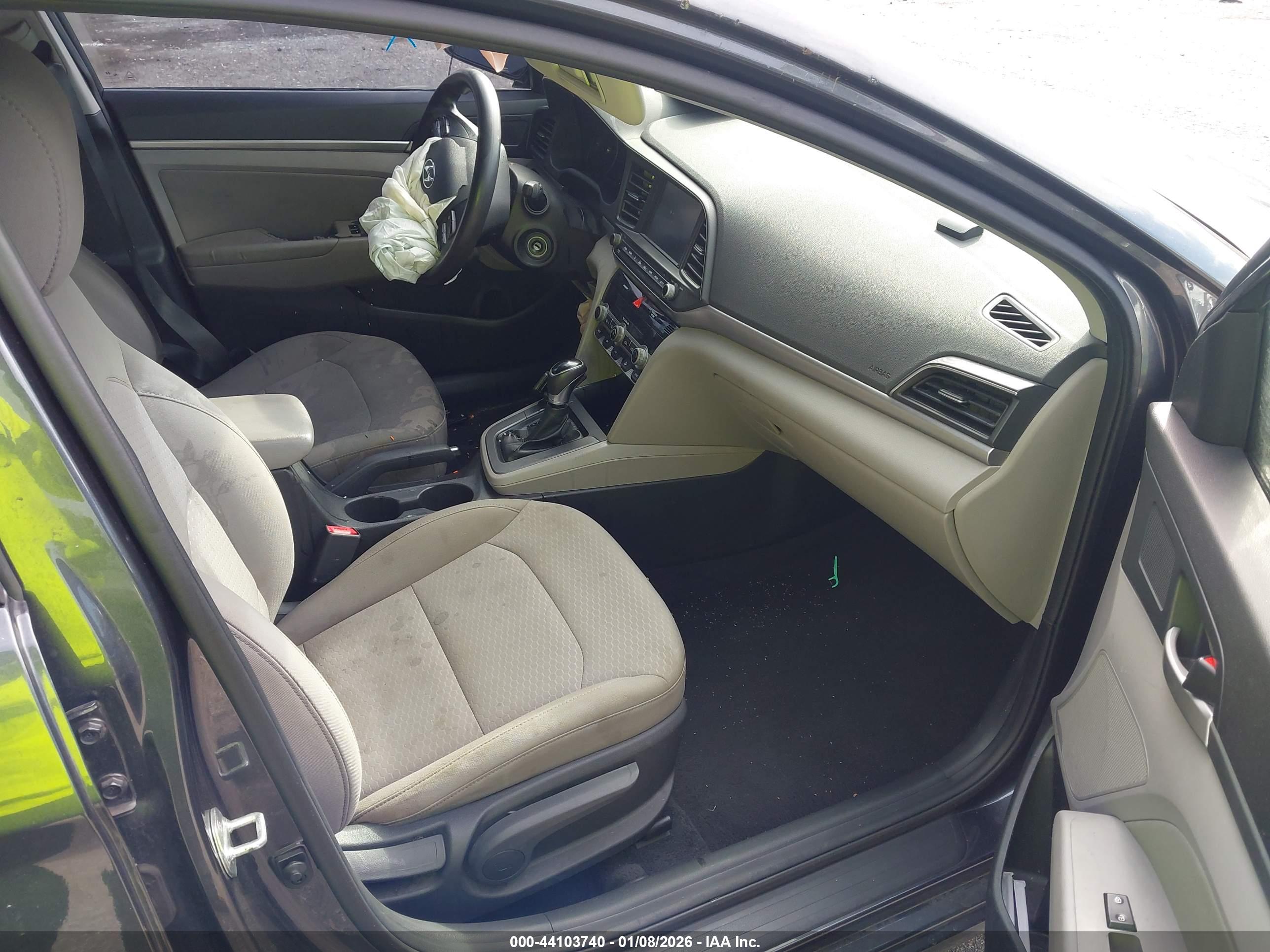 HYUNDAI ELANTRA image 5